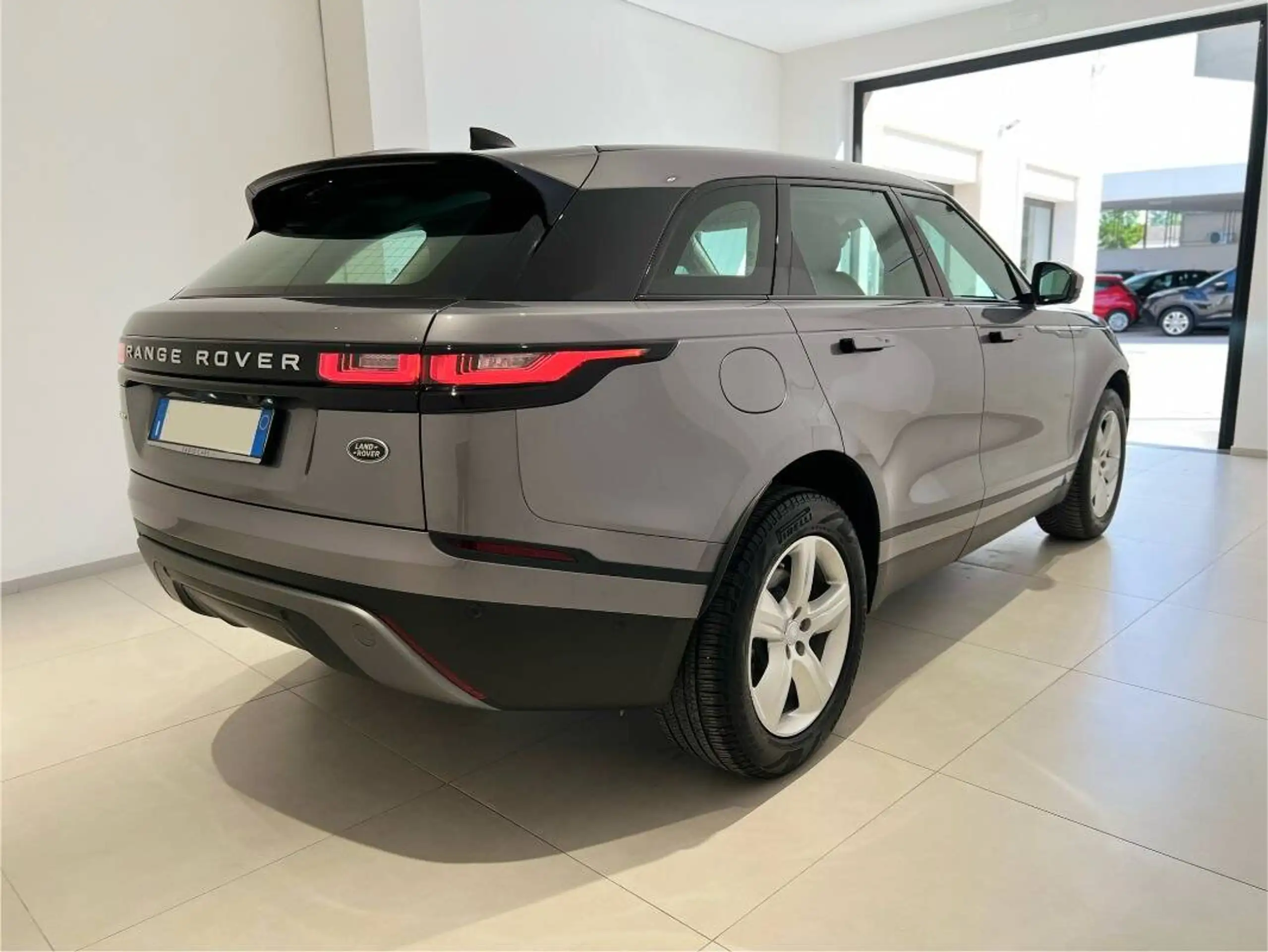 Land Rover - Range Rover Velar