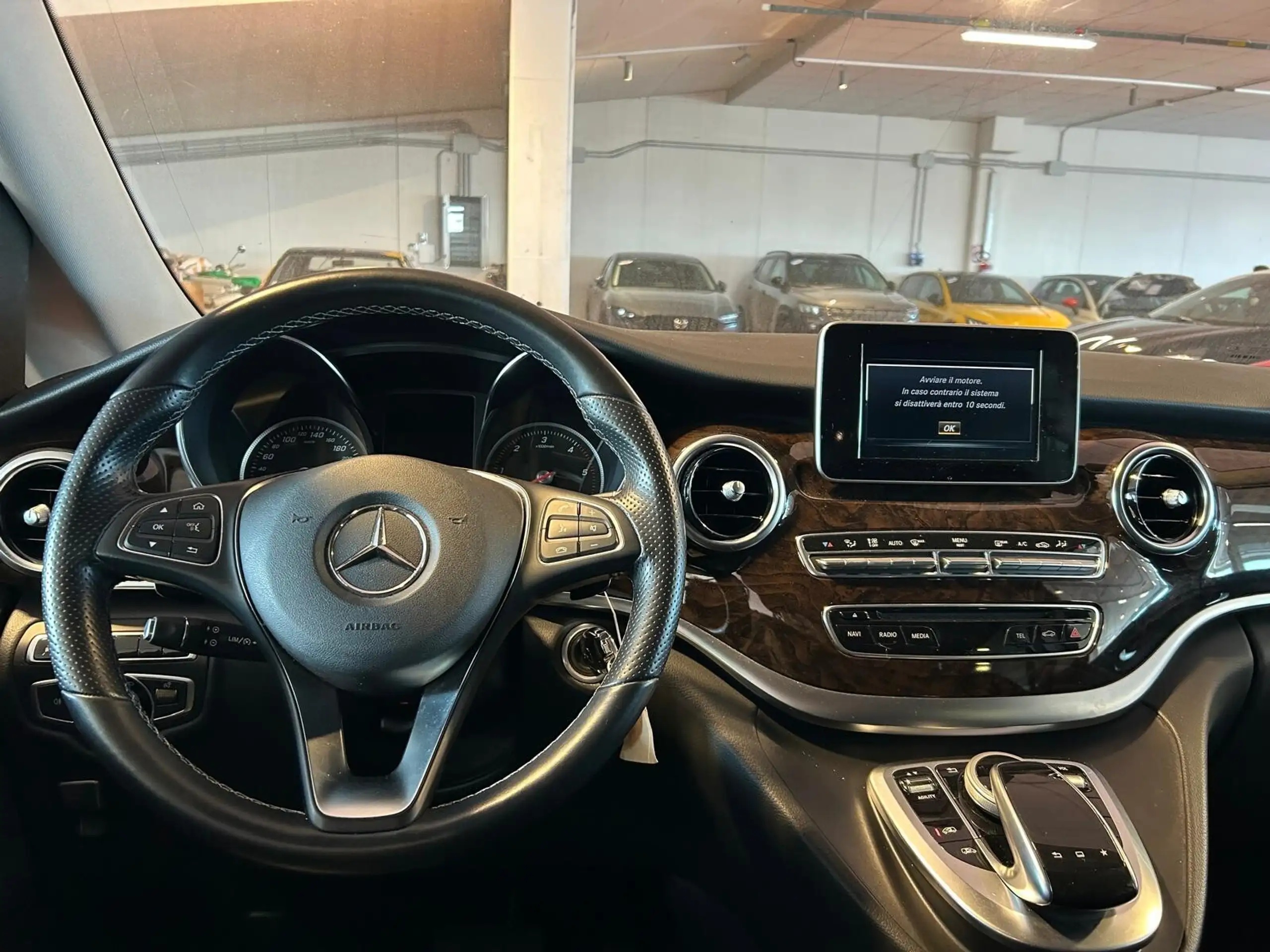 Mercedes-Benz - V 250