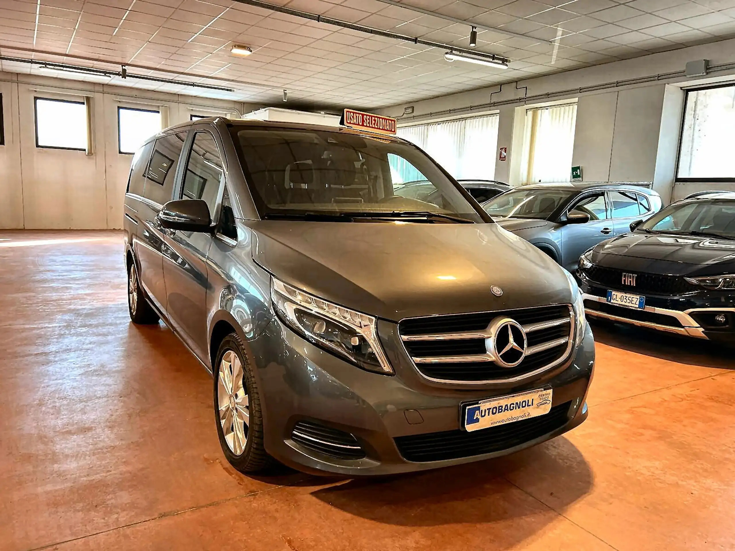 Mercedes-Benz - V 250