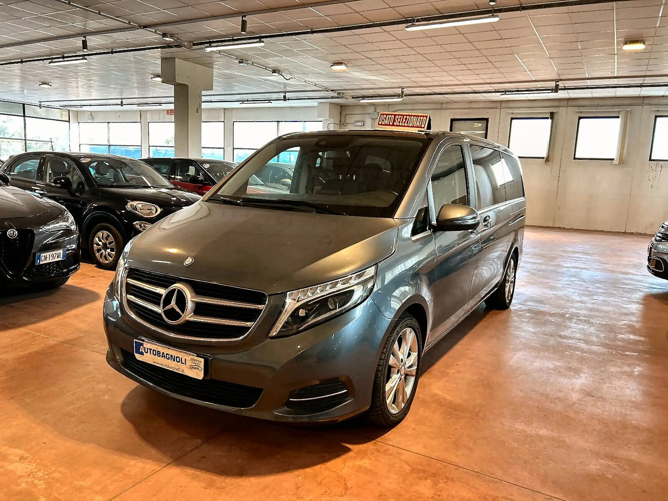 Mercedes-Benz - V 250