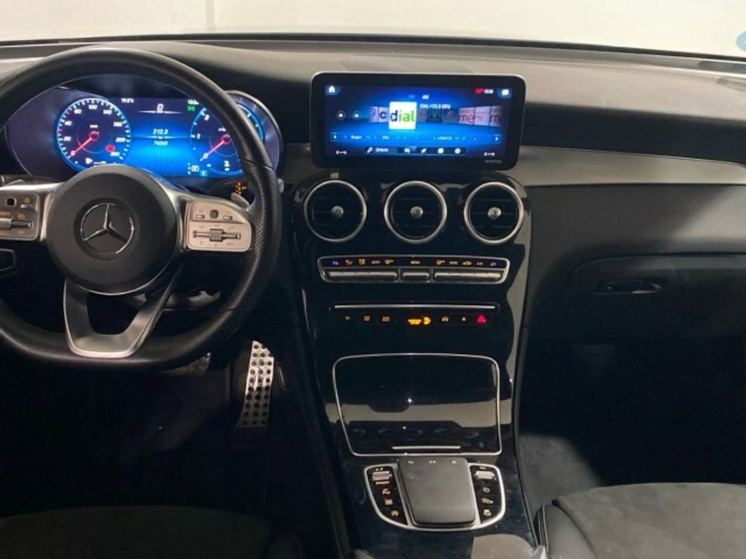 Mercedes-Benz - GLC 220