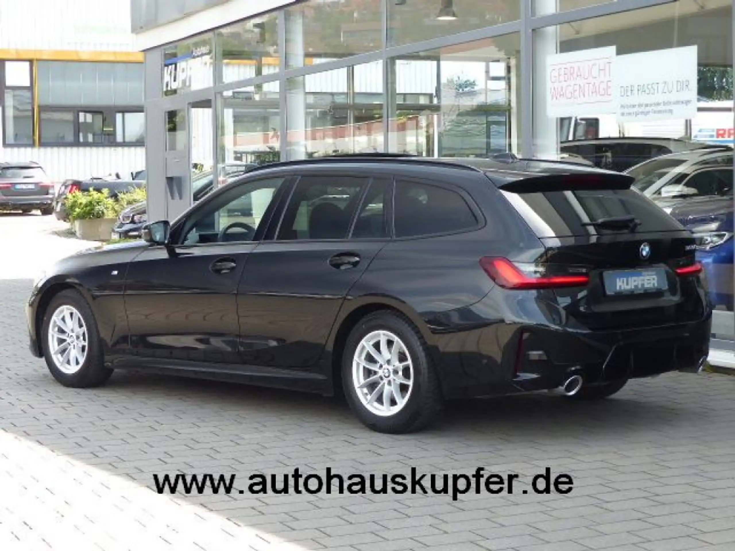 BMW - 320