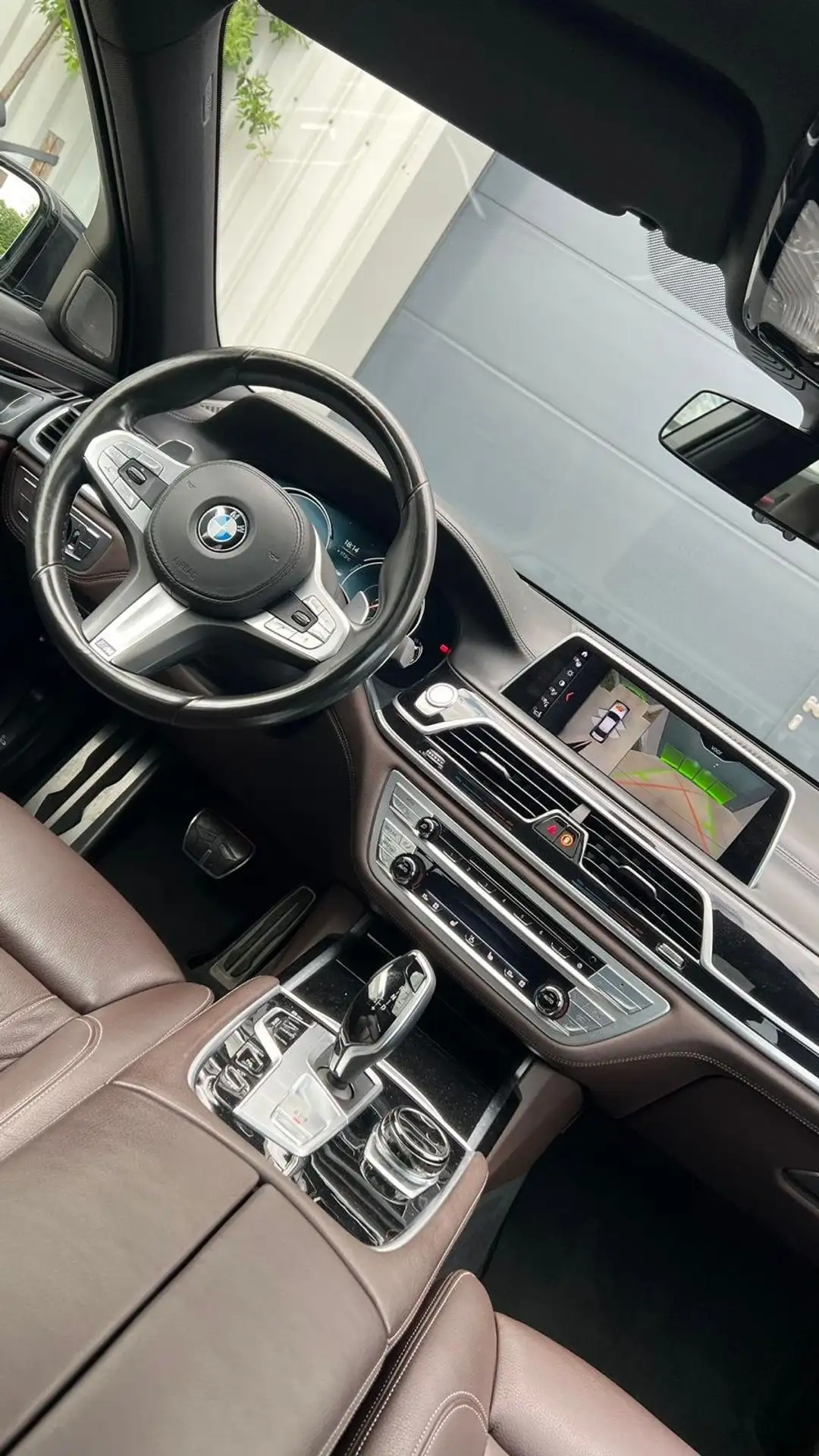 BMW - 740