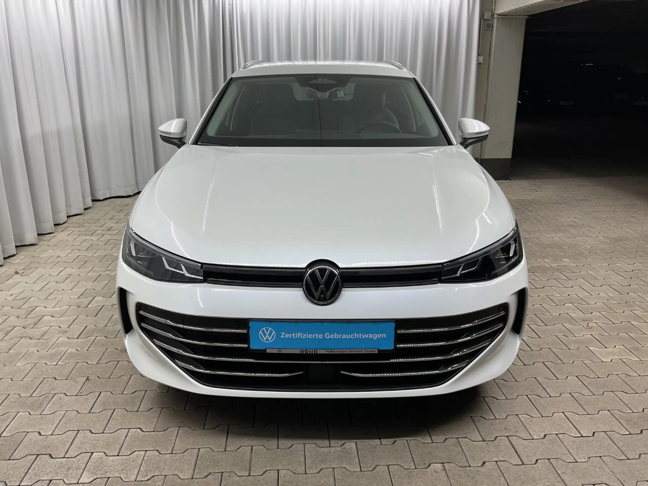 Volkswagen - Passat