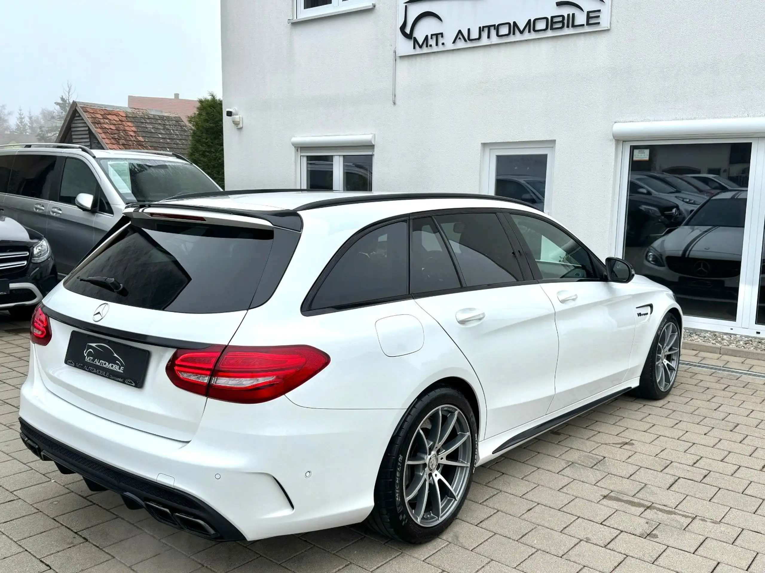 Mercedes-Benz - C 63 AMG