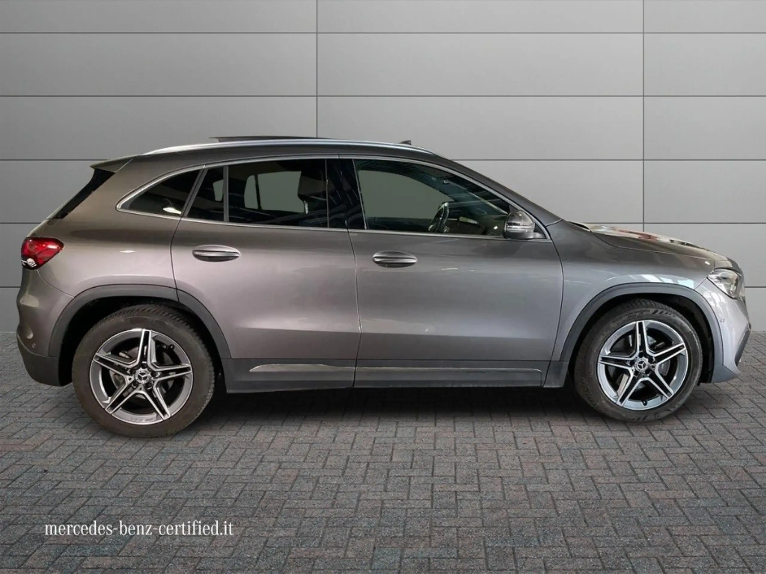 Mercedes-Benz - GLA 200