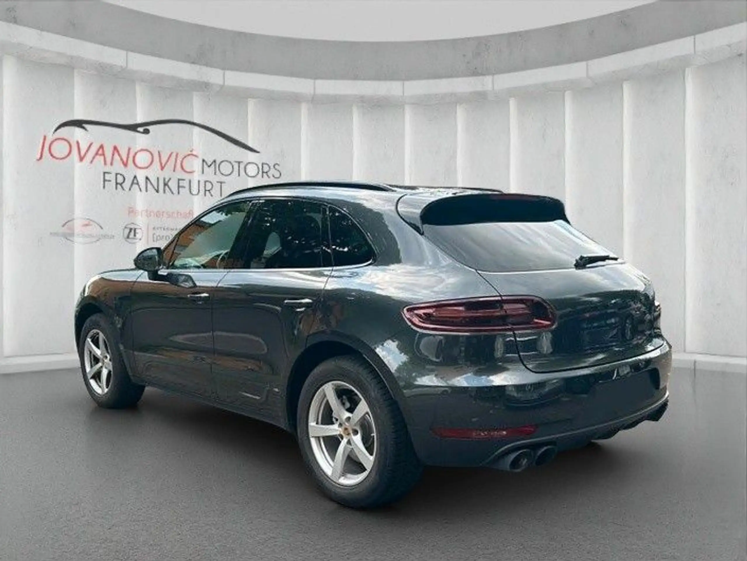 Porsche - Macan