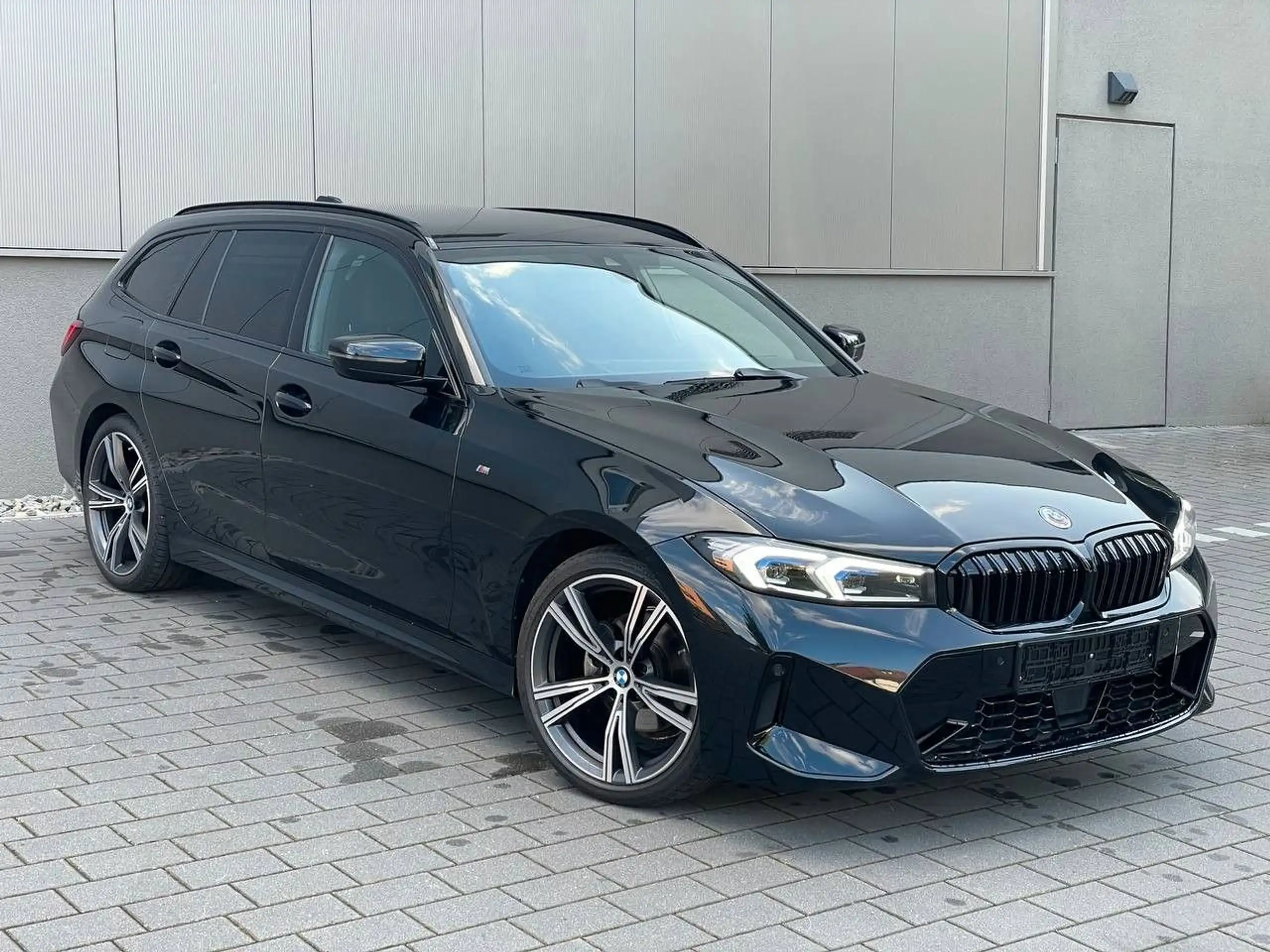 BMW - 320