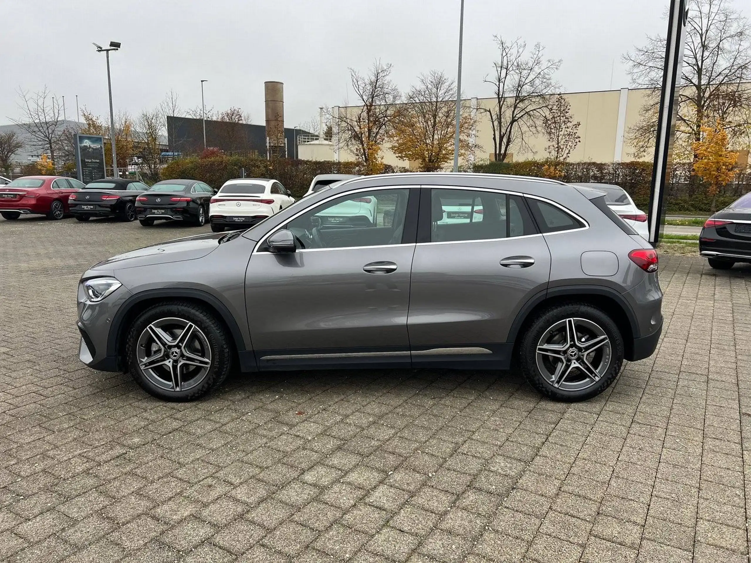 Mercedes-Benz - GLA 200