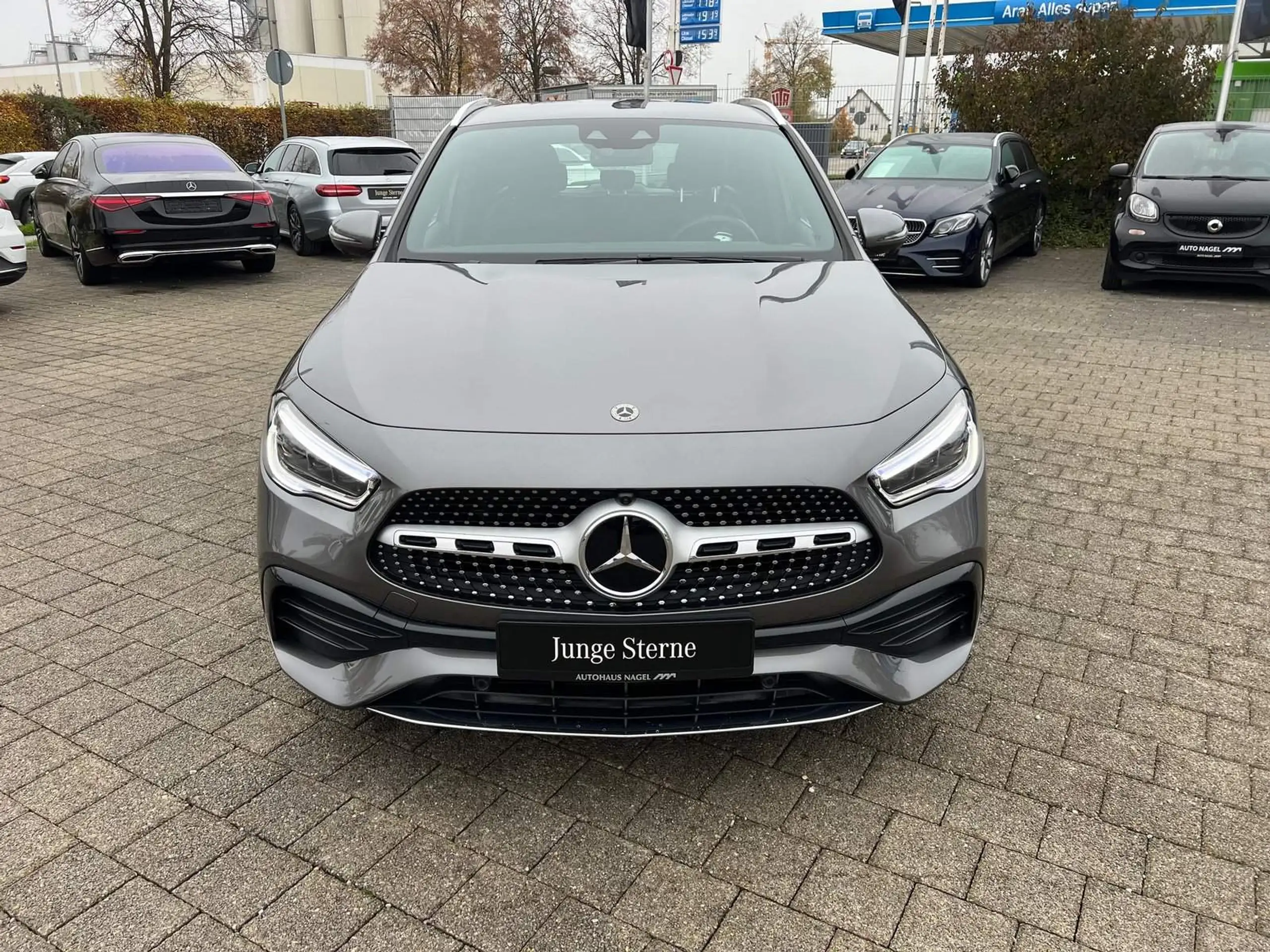 Mercedes-Benz - GLA 200