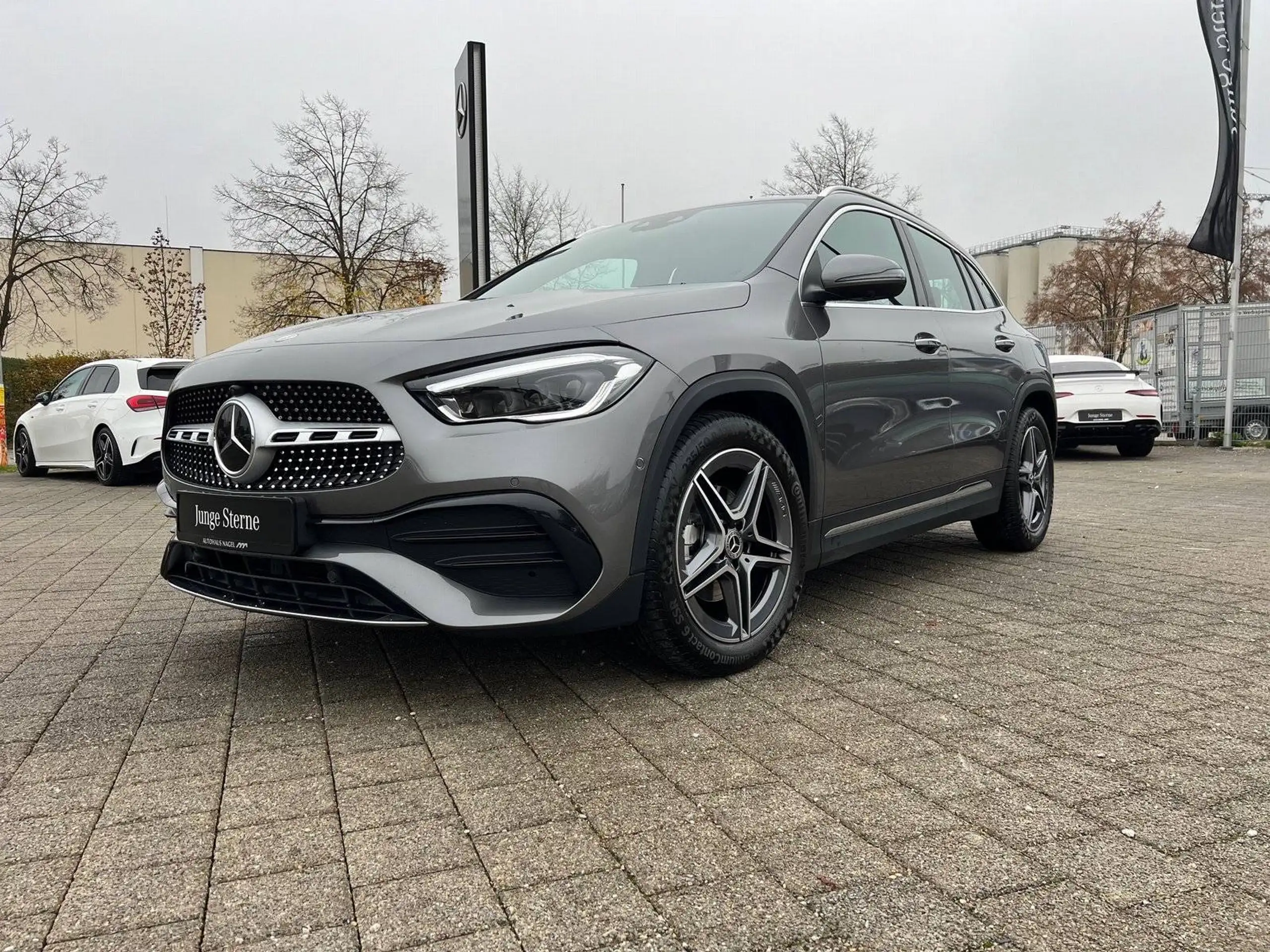 Mercedes-Benz - GLA 200