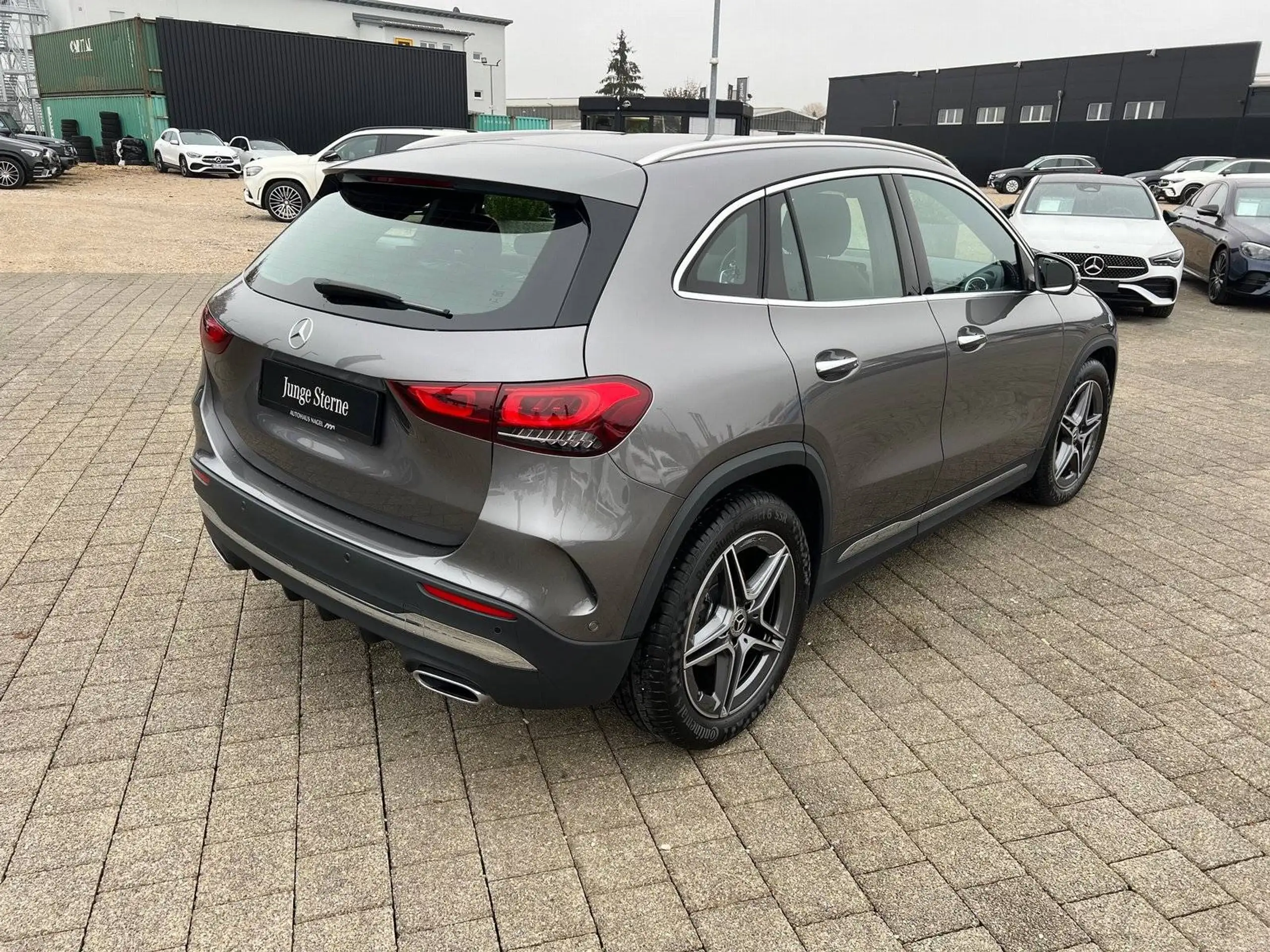 Mercedes-Benz - GLA 200