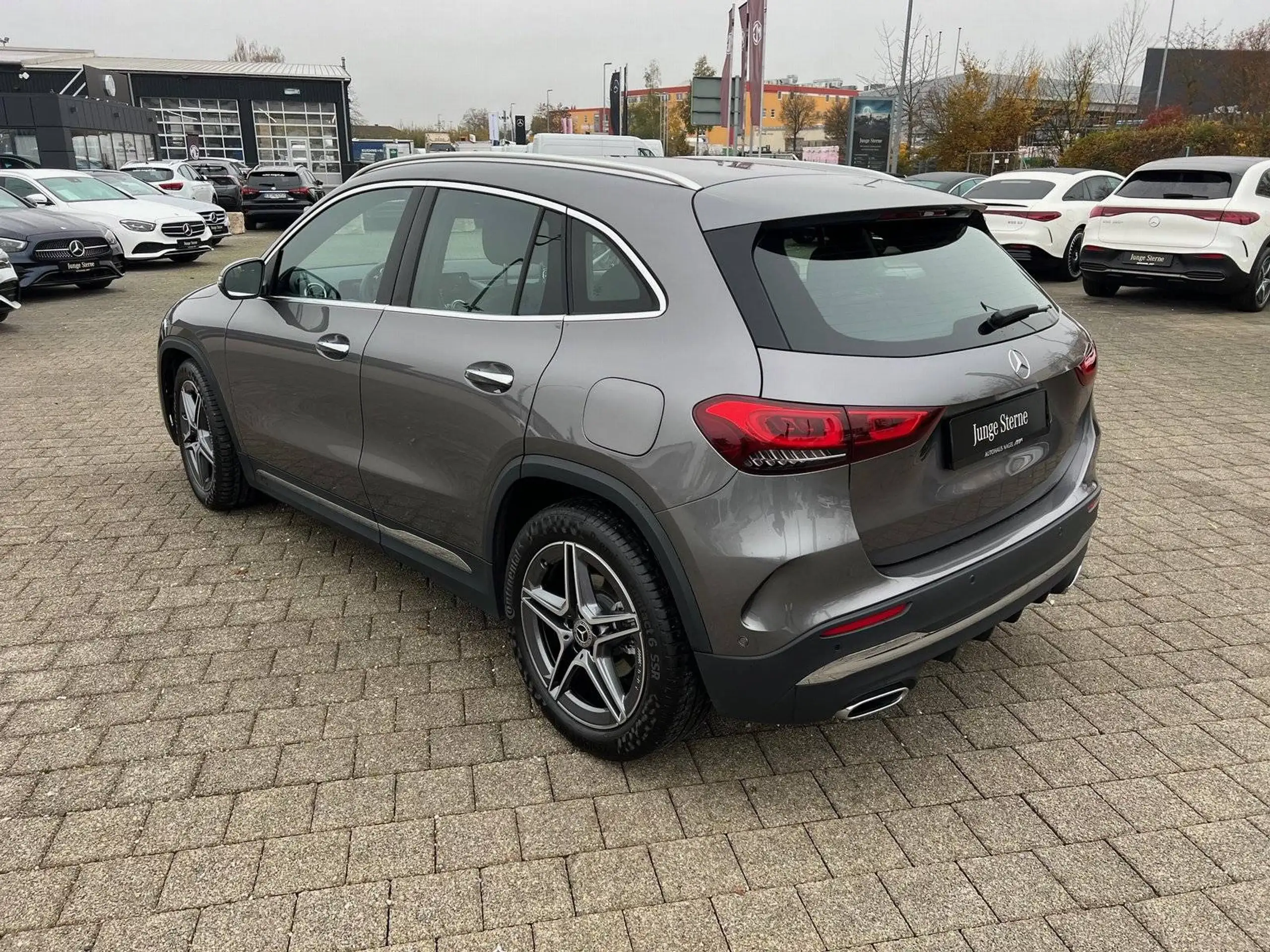 Mercedes-Benz - GLA 200