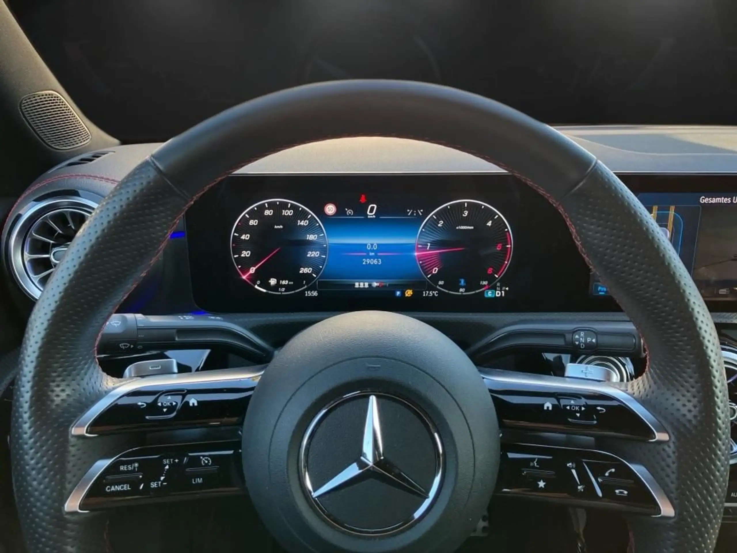 Mercedes-Benz - CLA 200