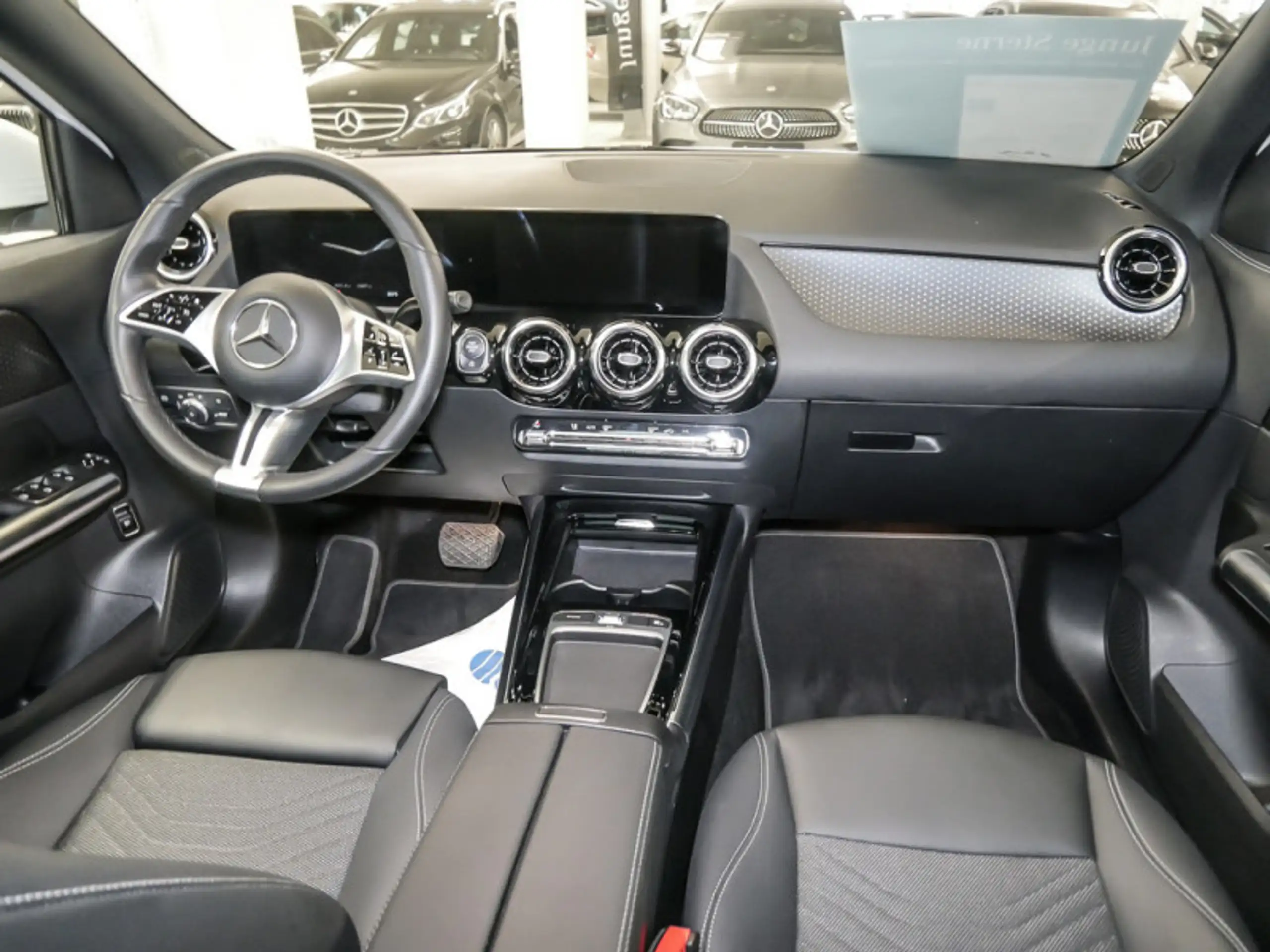 Mercedes-Benz - GLA 200