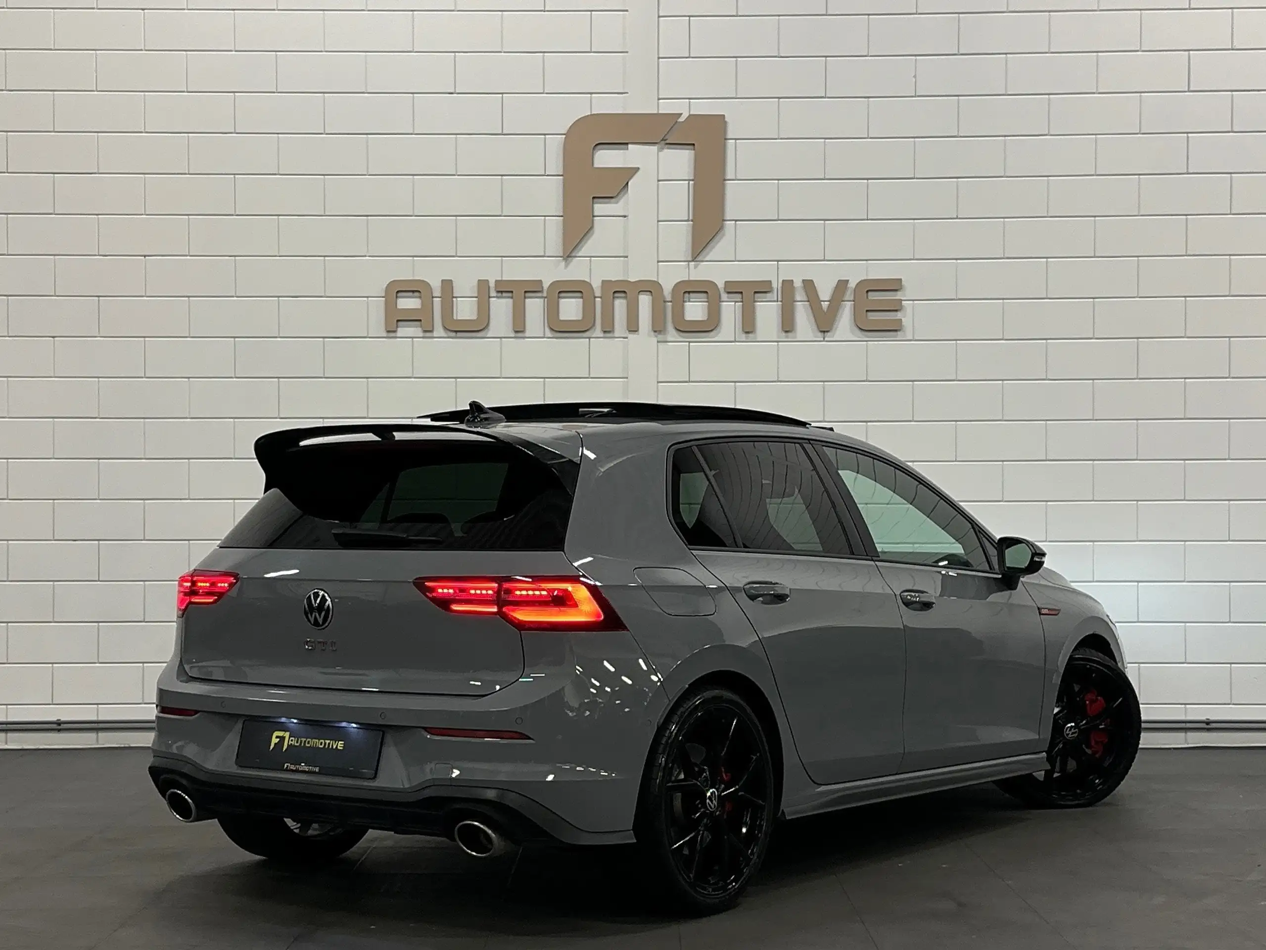 Volkswagen - Golf GTI