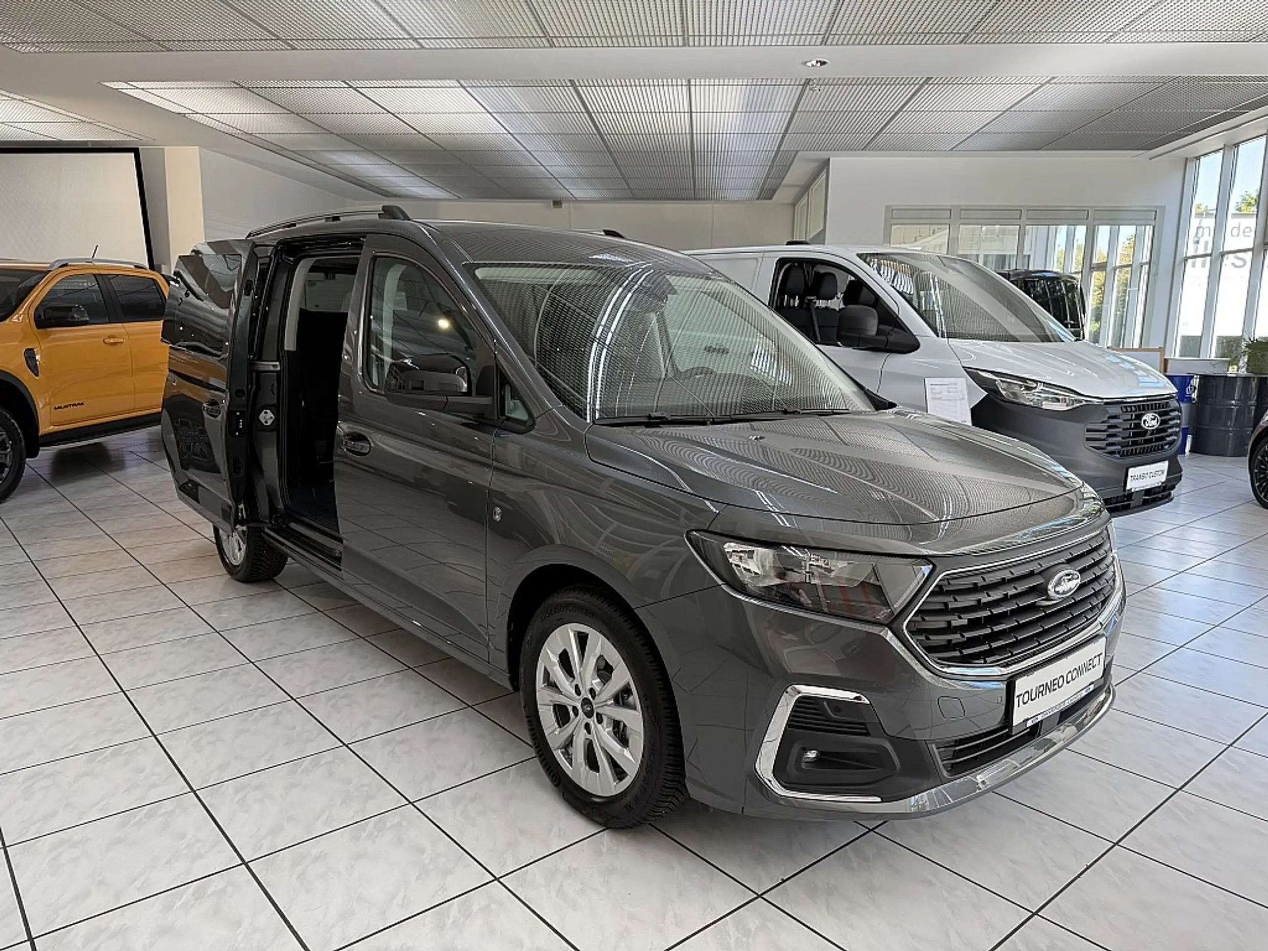 Ford - Grand Tourneo