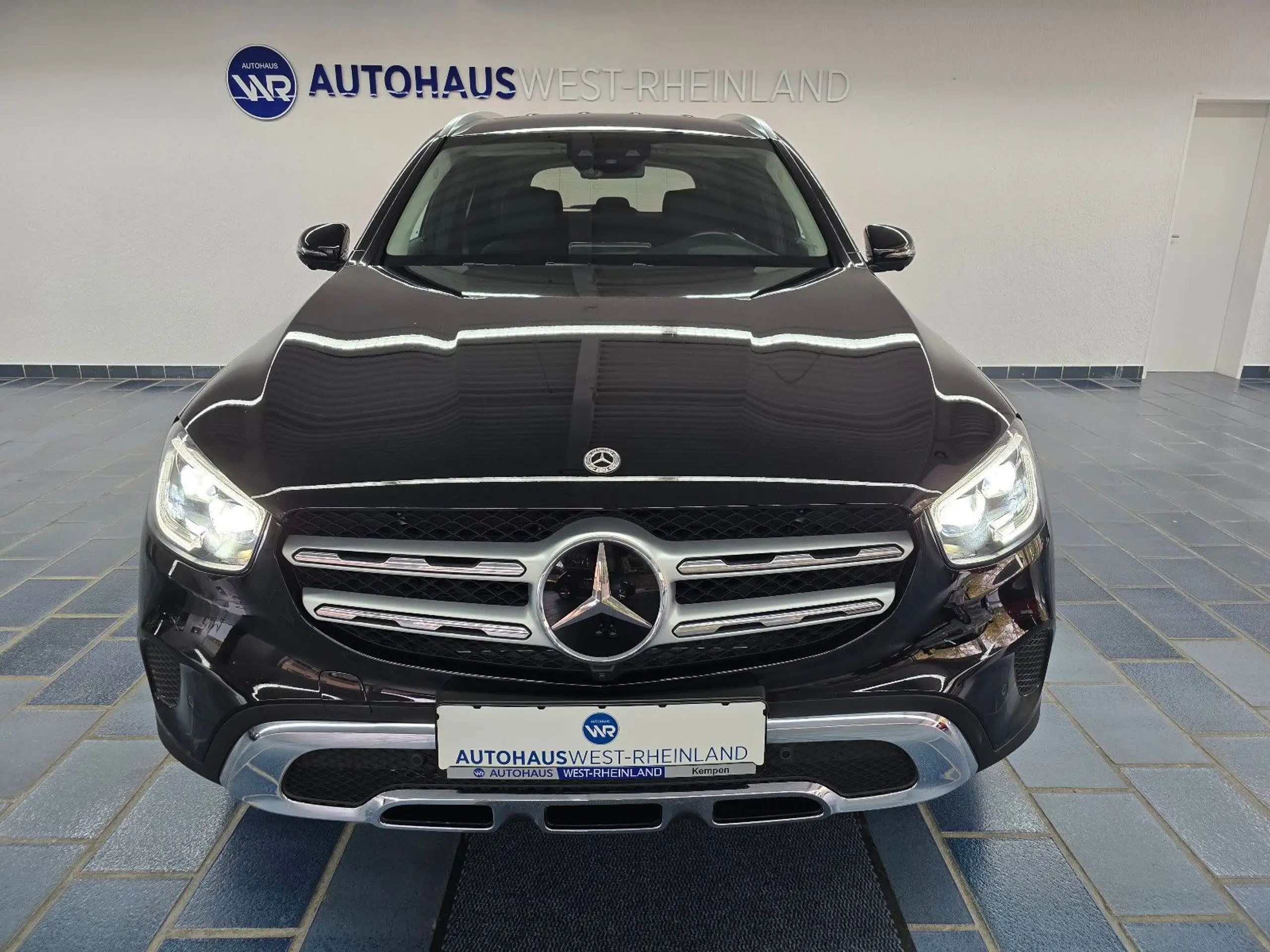 Mercedes-Benz - GLC 300