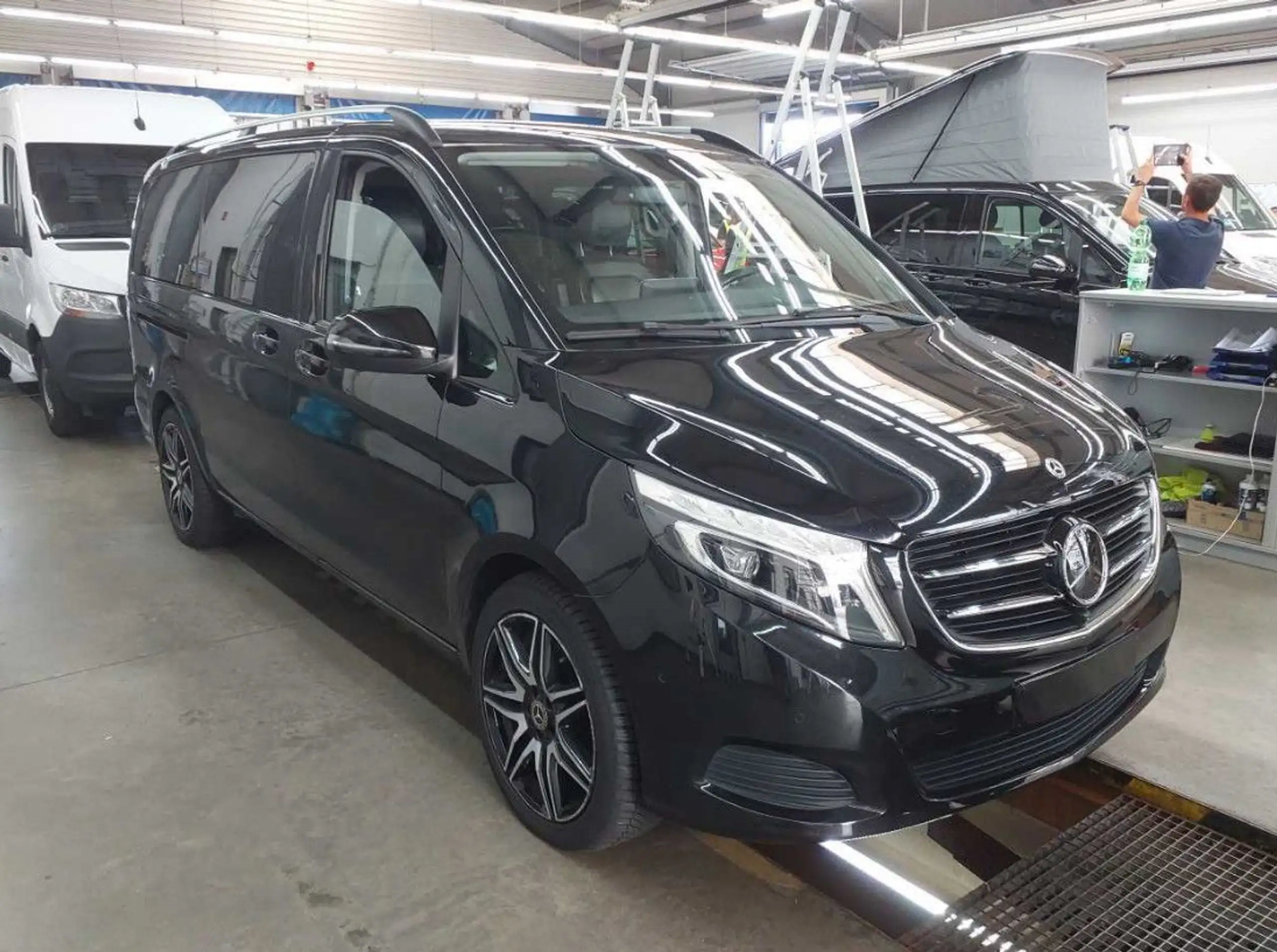 Mercedes-Benz - V 250