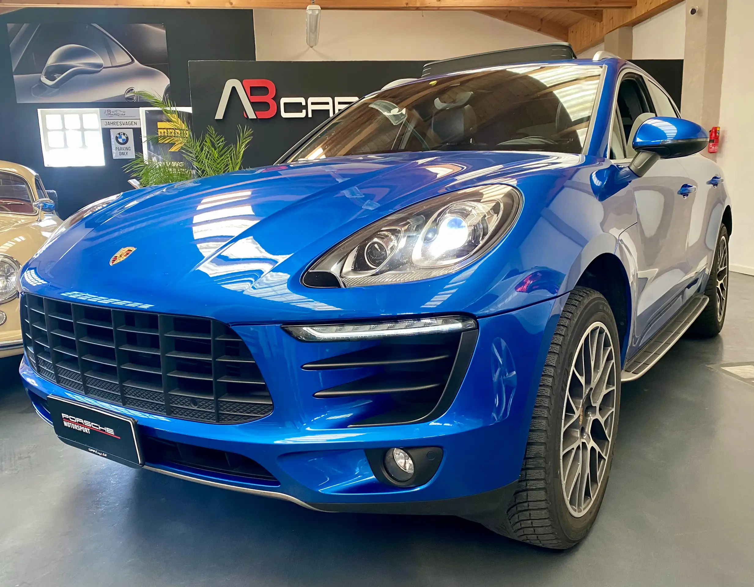 Porsche - Macan