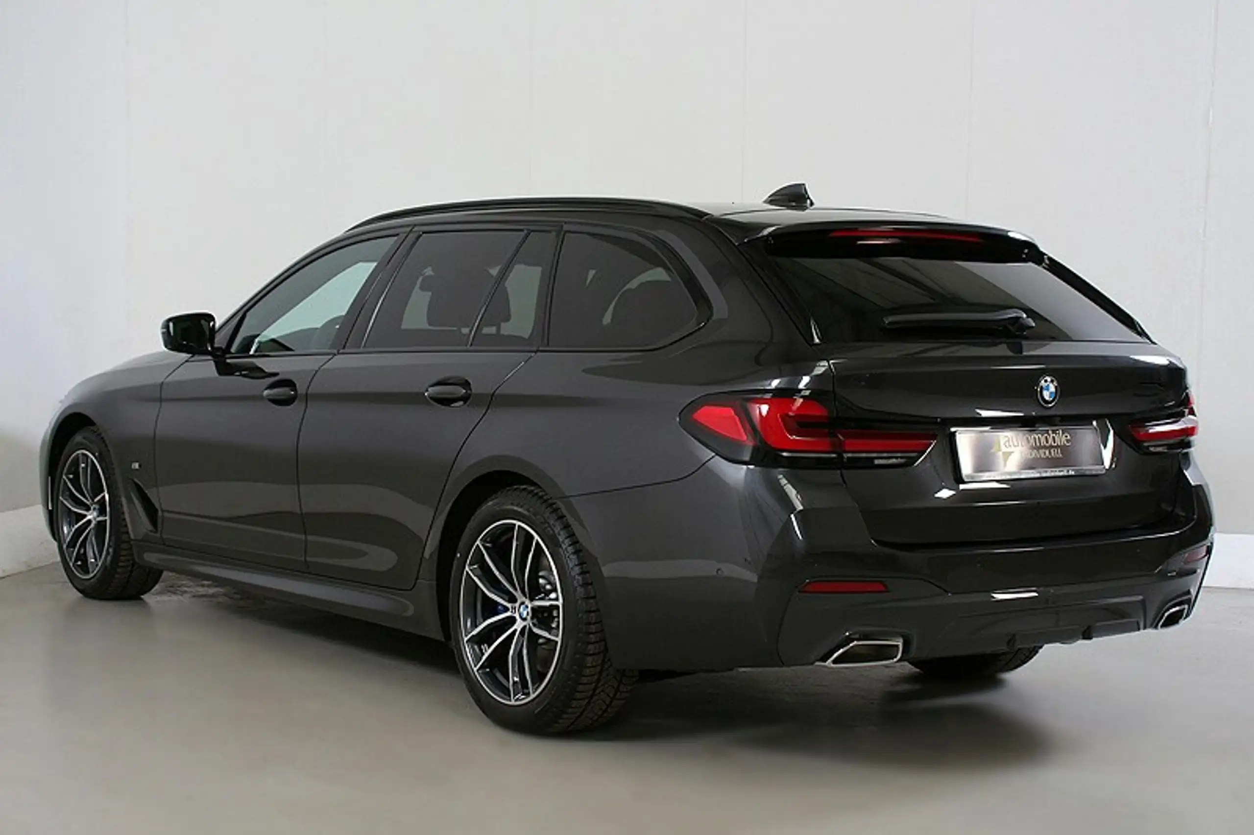 BMW - 530