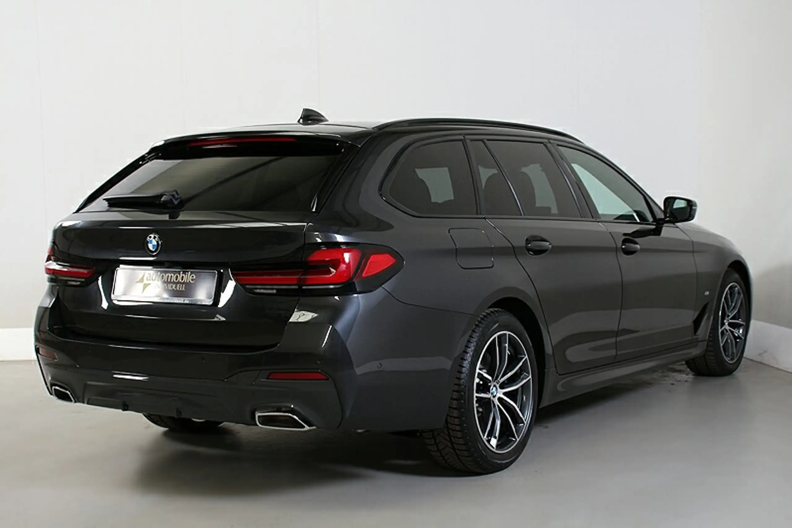 BMW - 530