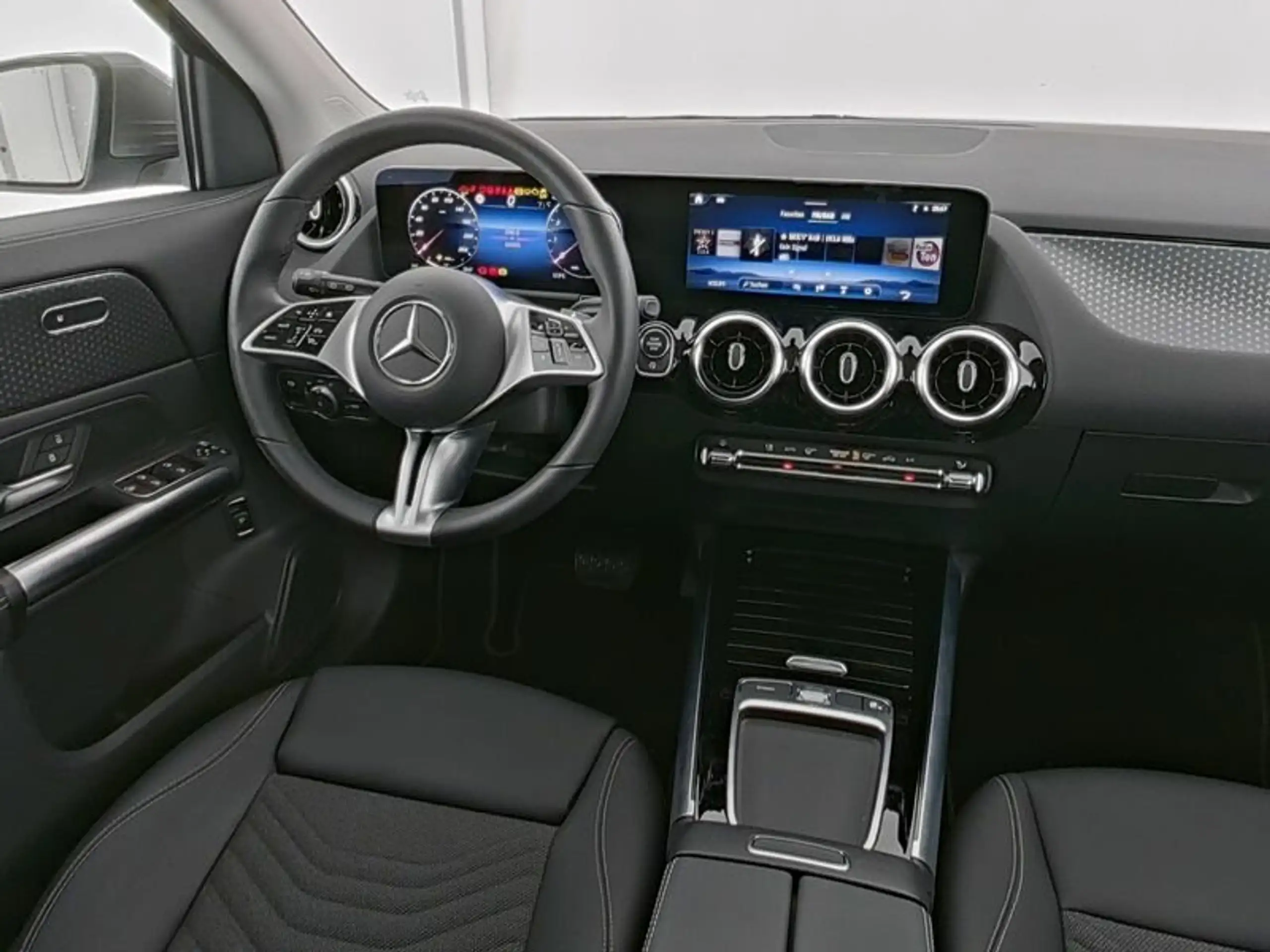 Mercedes-Benz - GLA 200