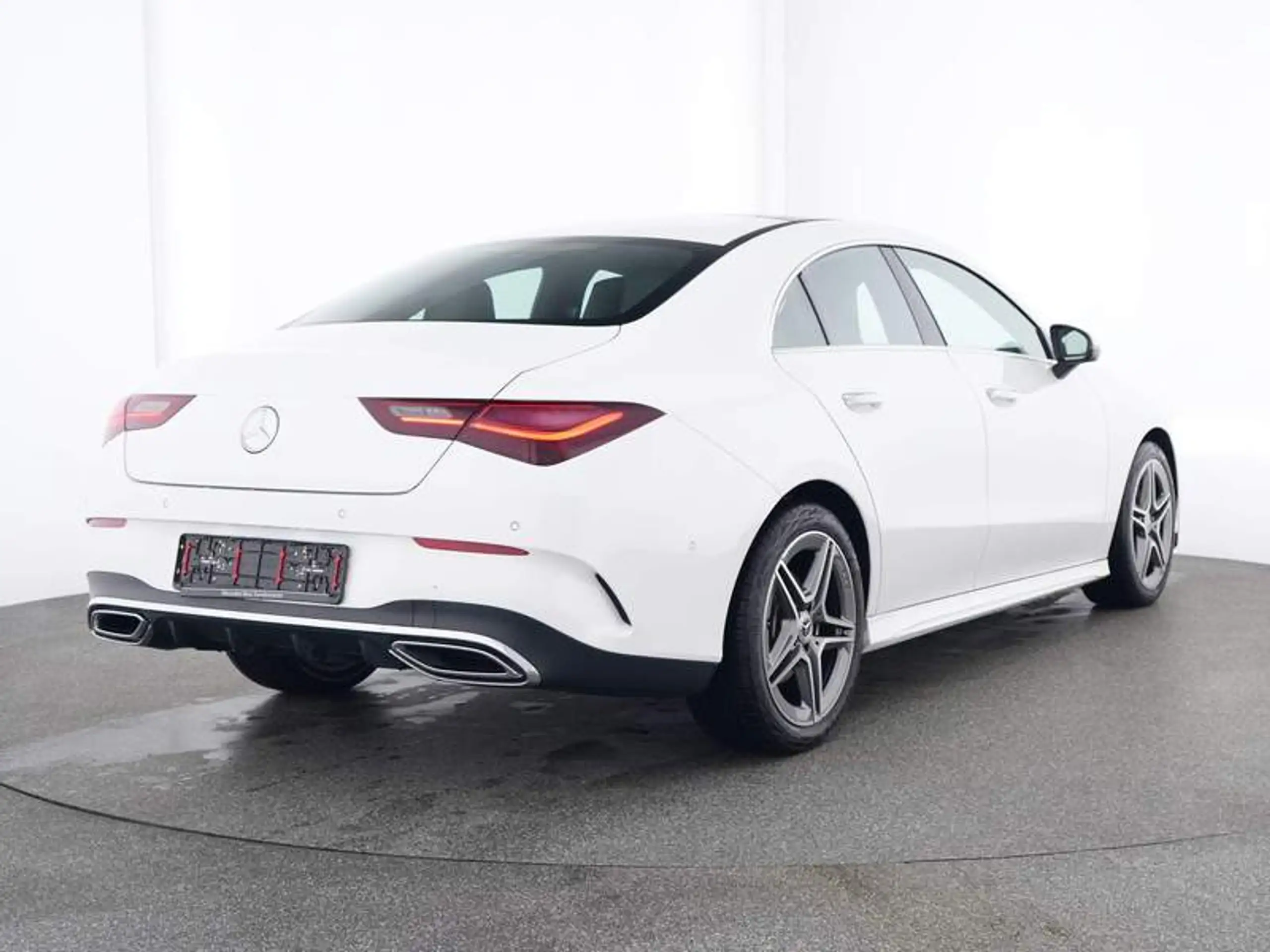 Mercedes-Benz - CLA 200