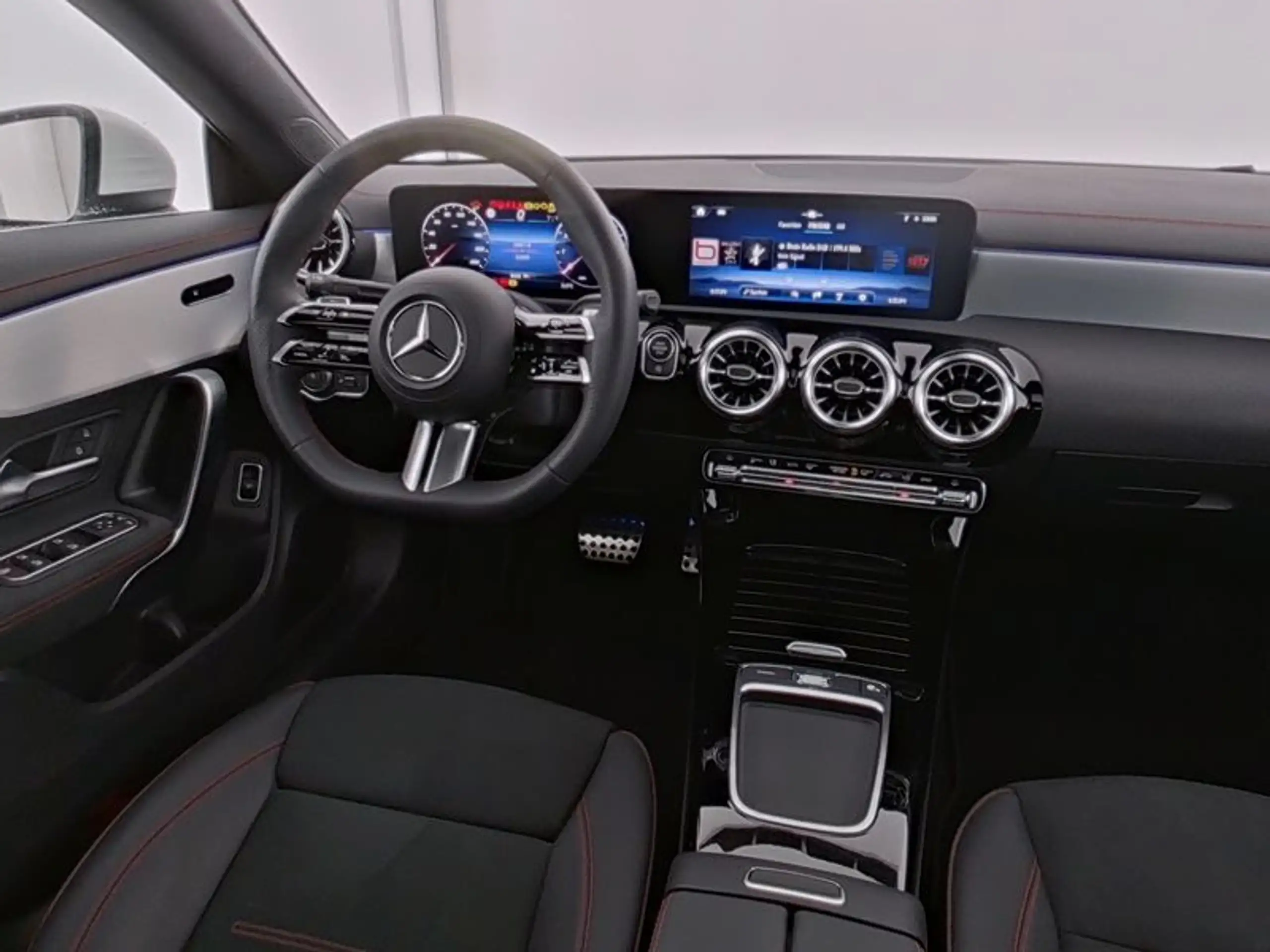 Mercedes-Benz - CLA 200