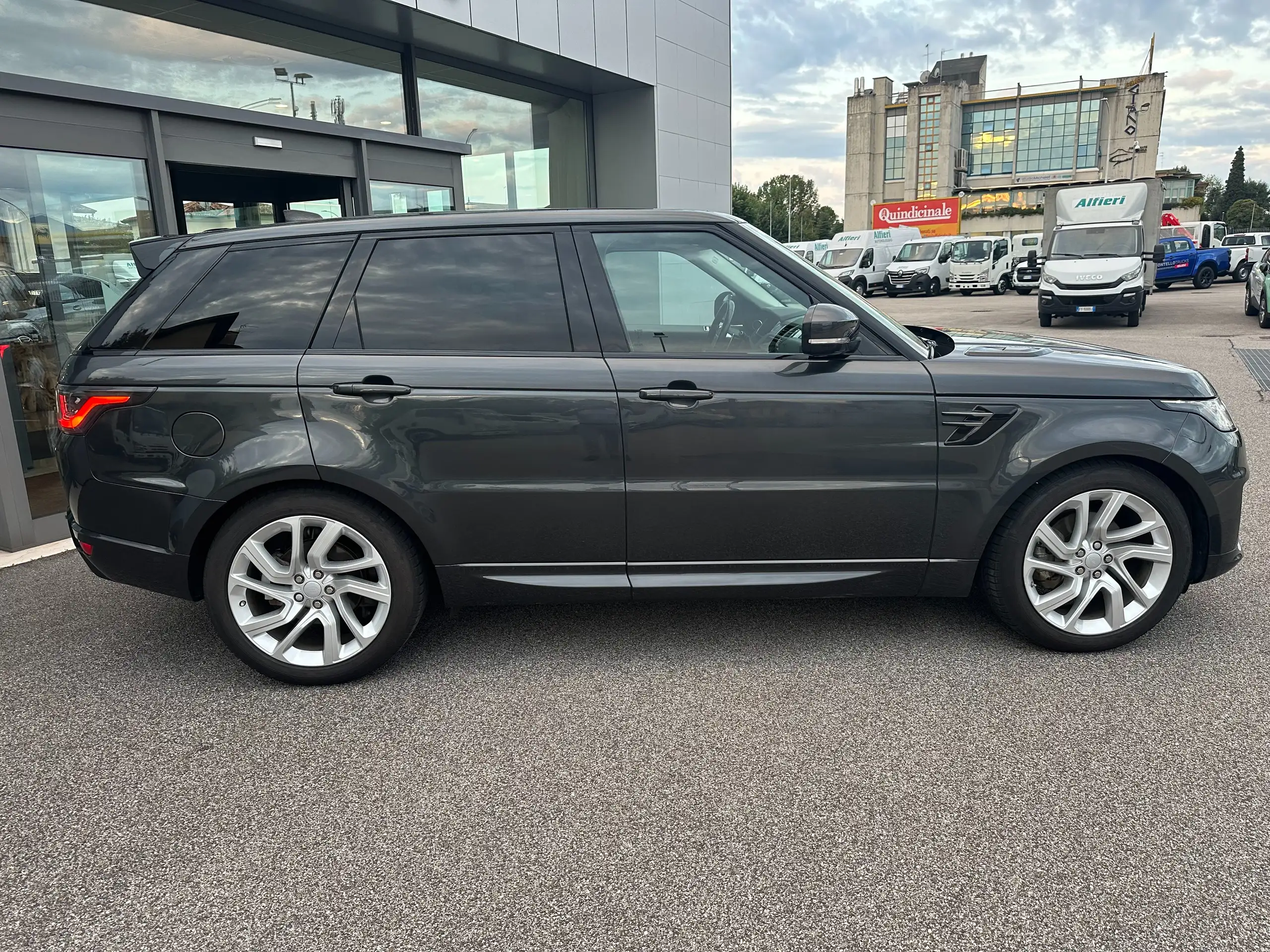 Land Rover - Range Rover Sport