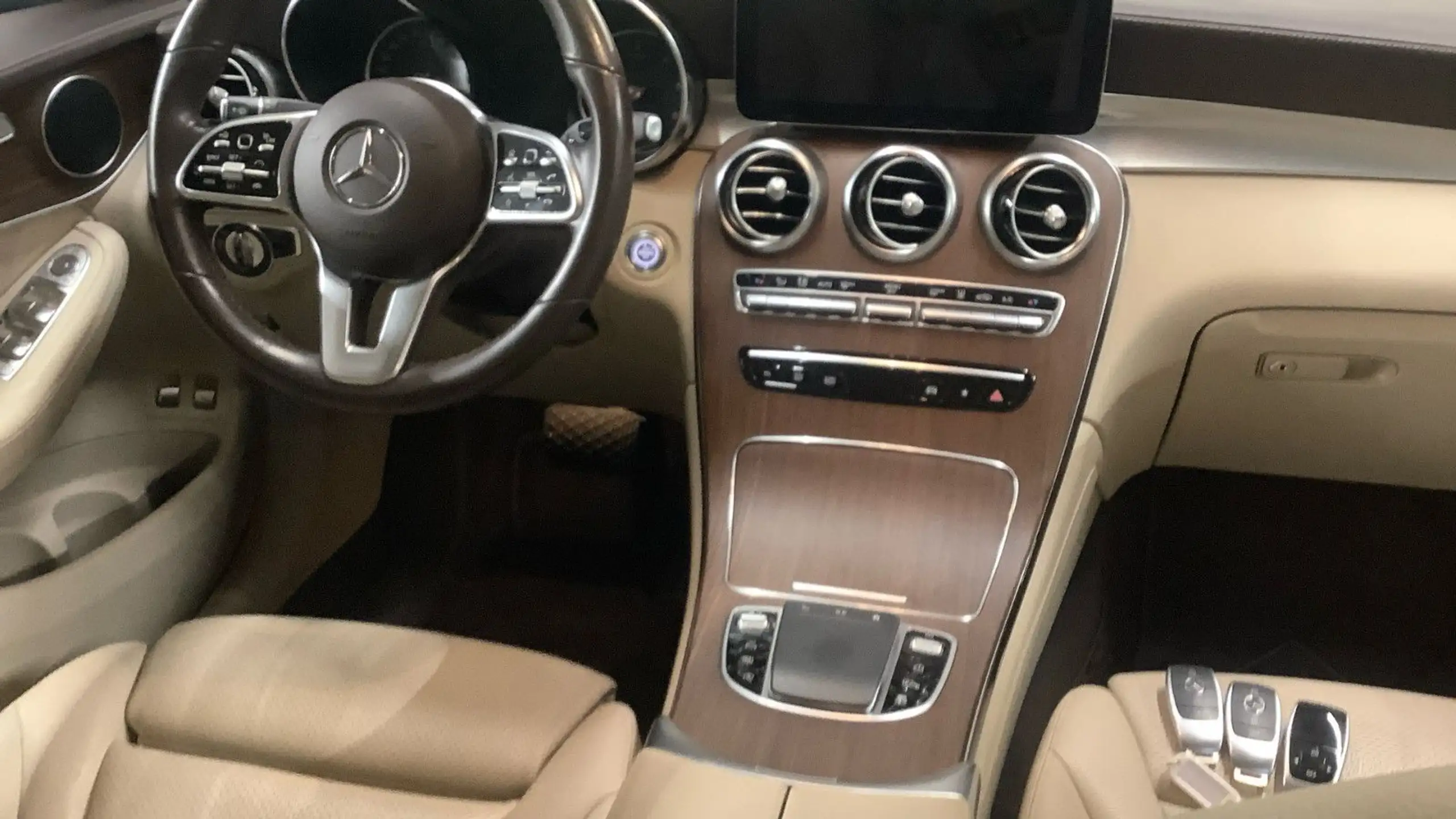 Mercedes-Benz - GLC 220