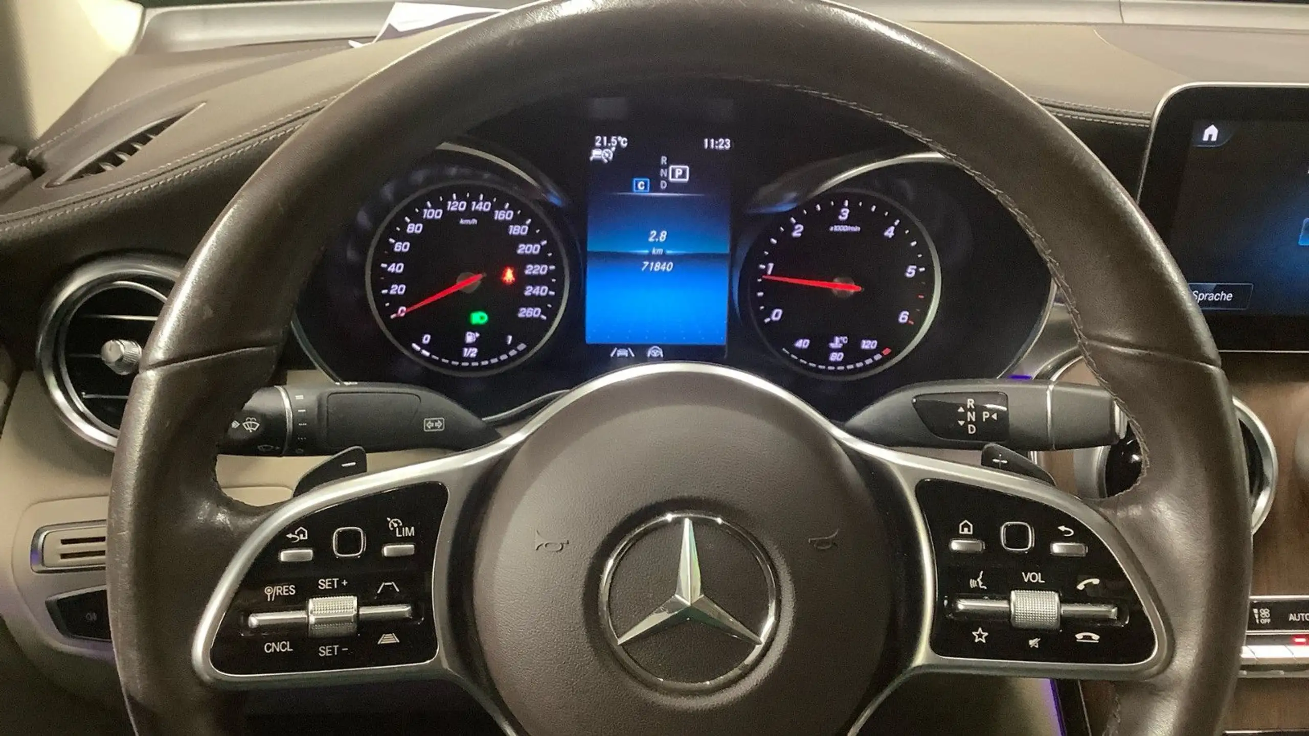 Mercedes-Benz - GLC 220