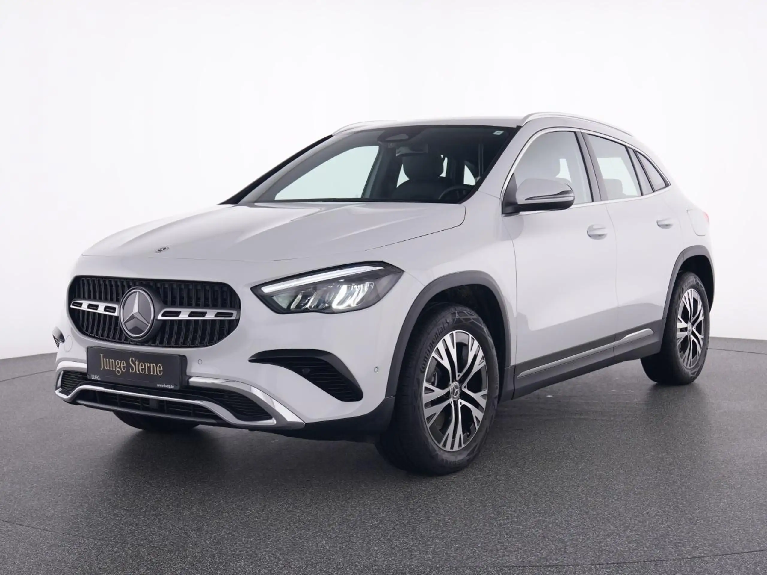 Mercedes-Benz - GLA 220