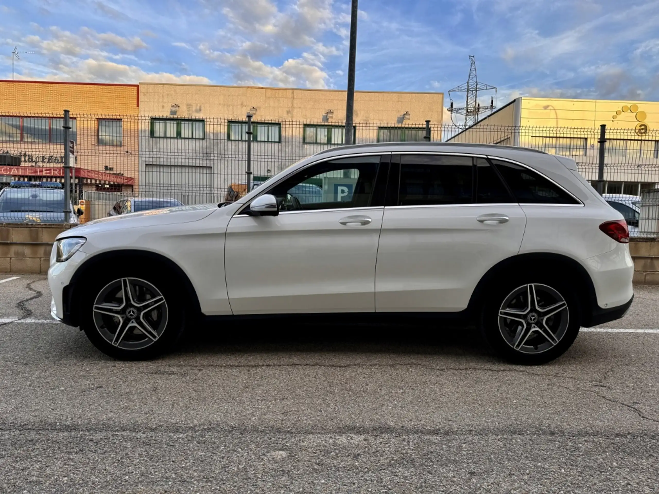 Mercedes-Benz - GLC 220