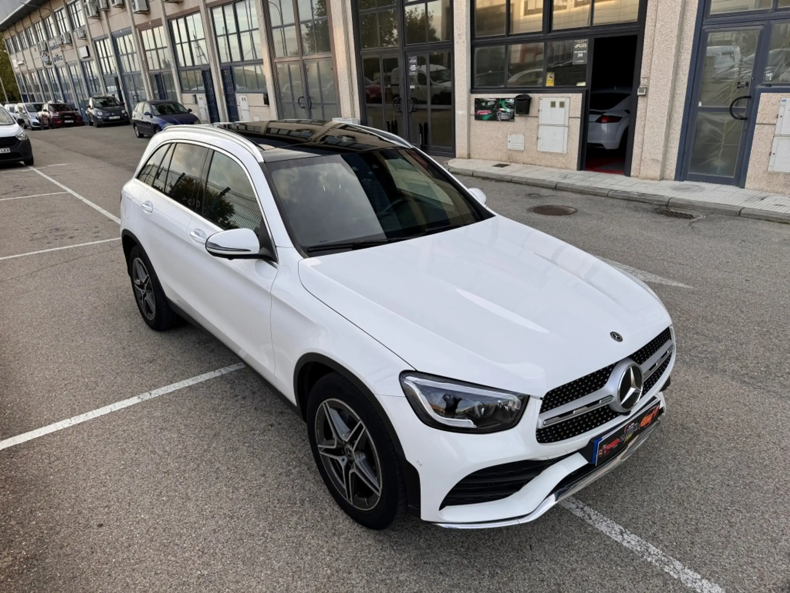 Mercedes-Benz - GLC 220