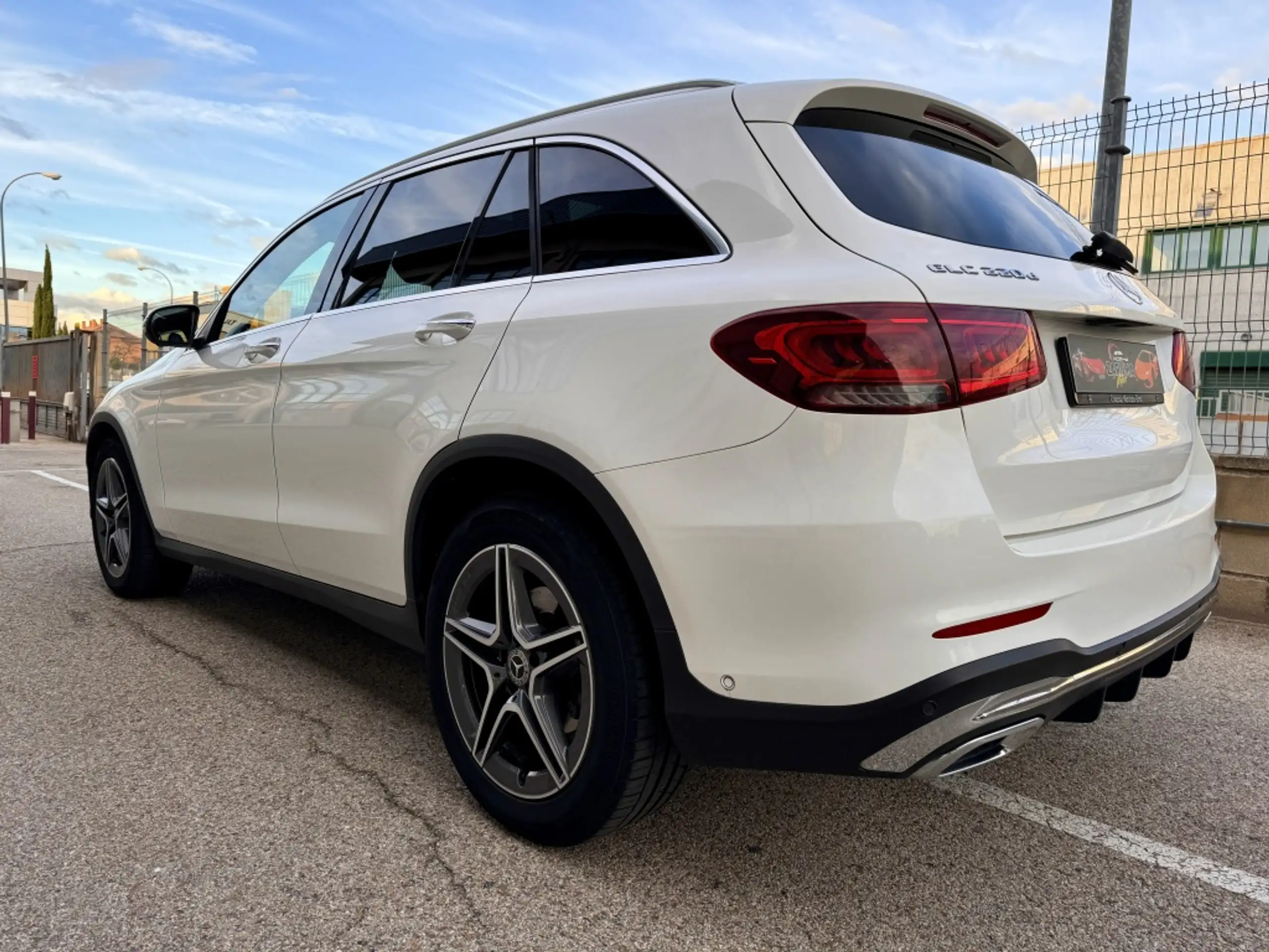 Mercedes-Benz - GLC 220