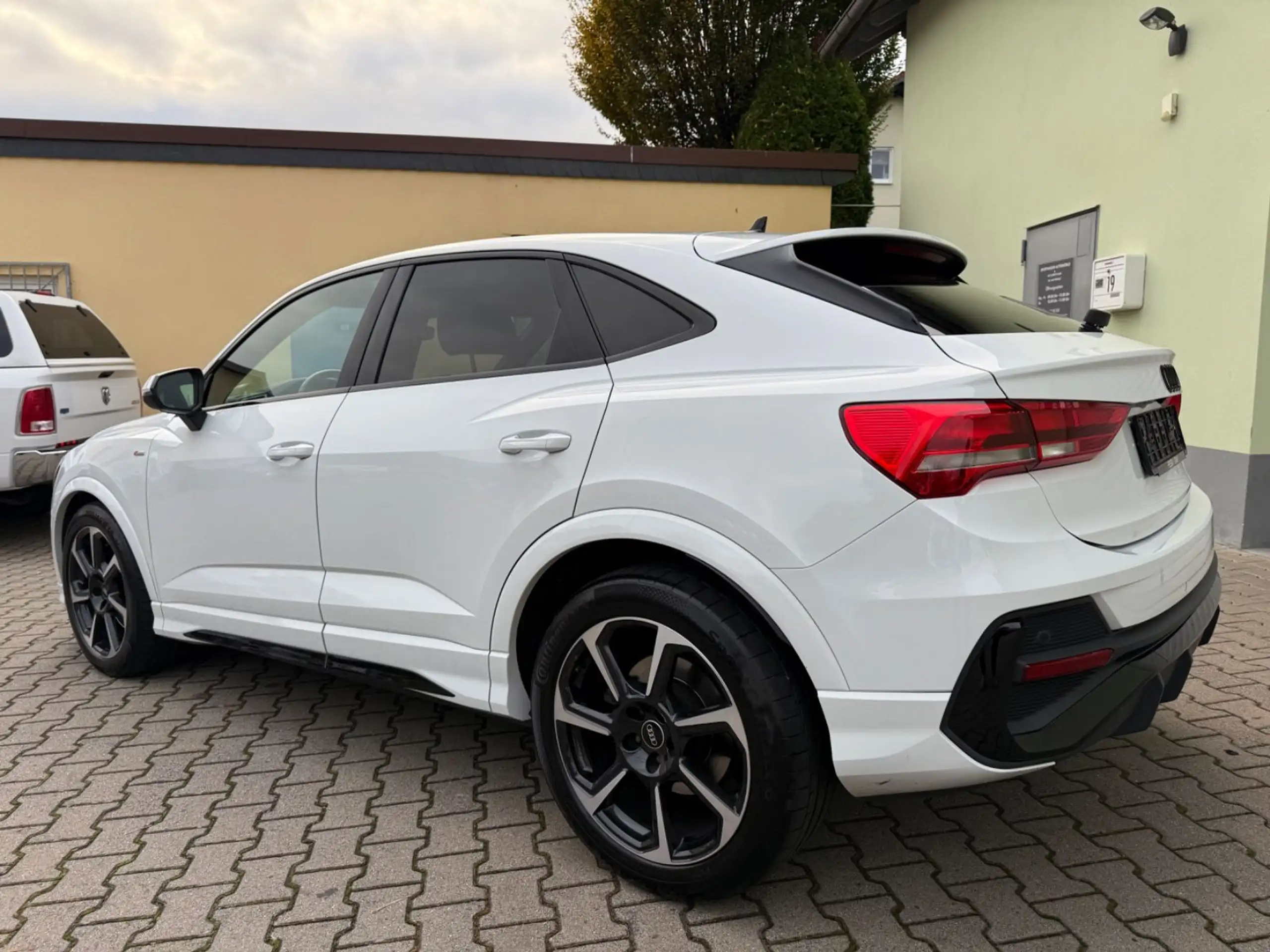 Audi - Q3