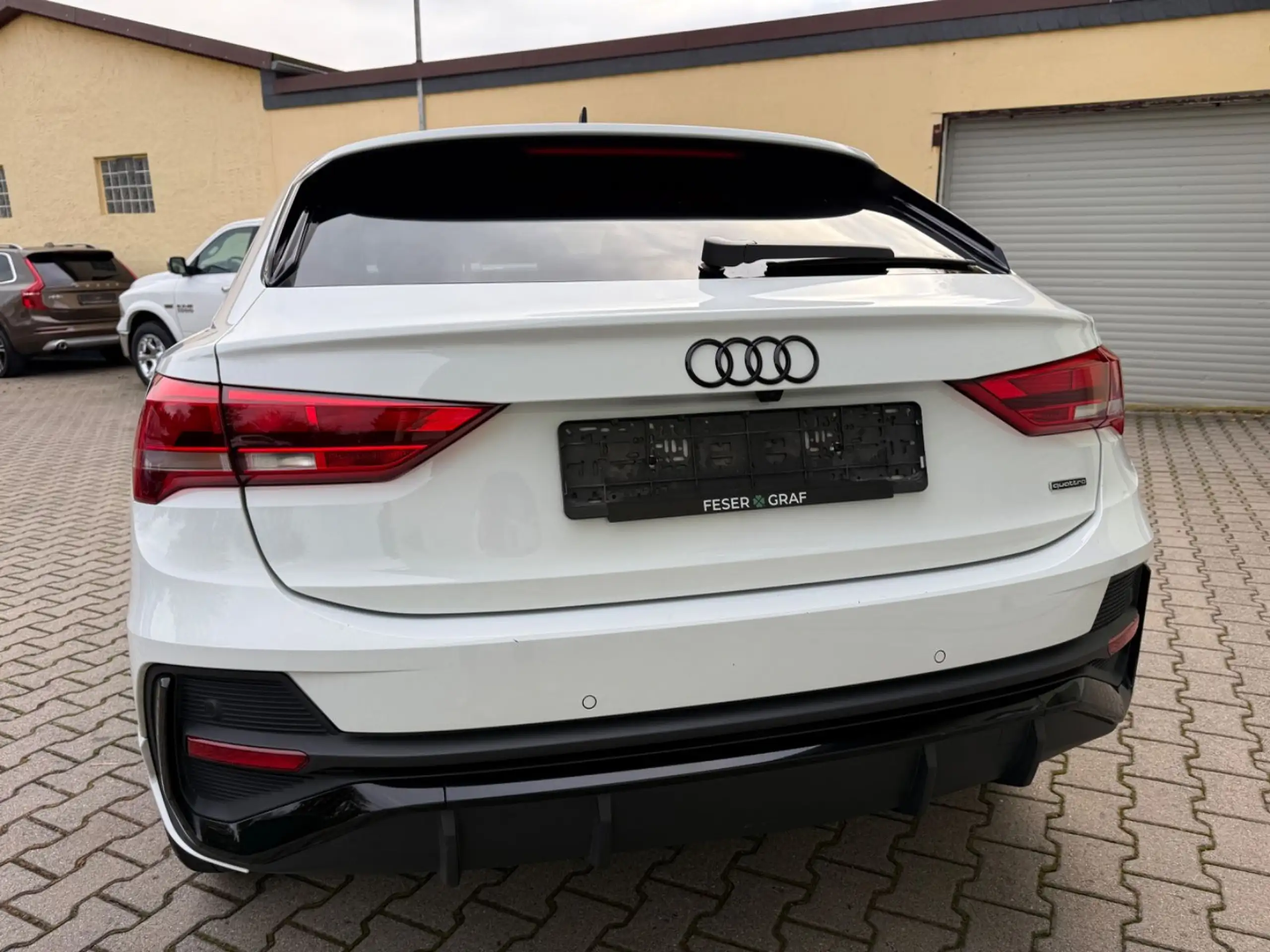 Audi - Q3