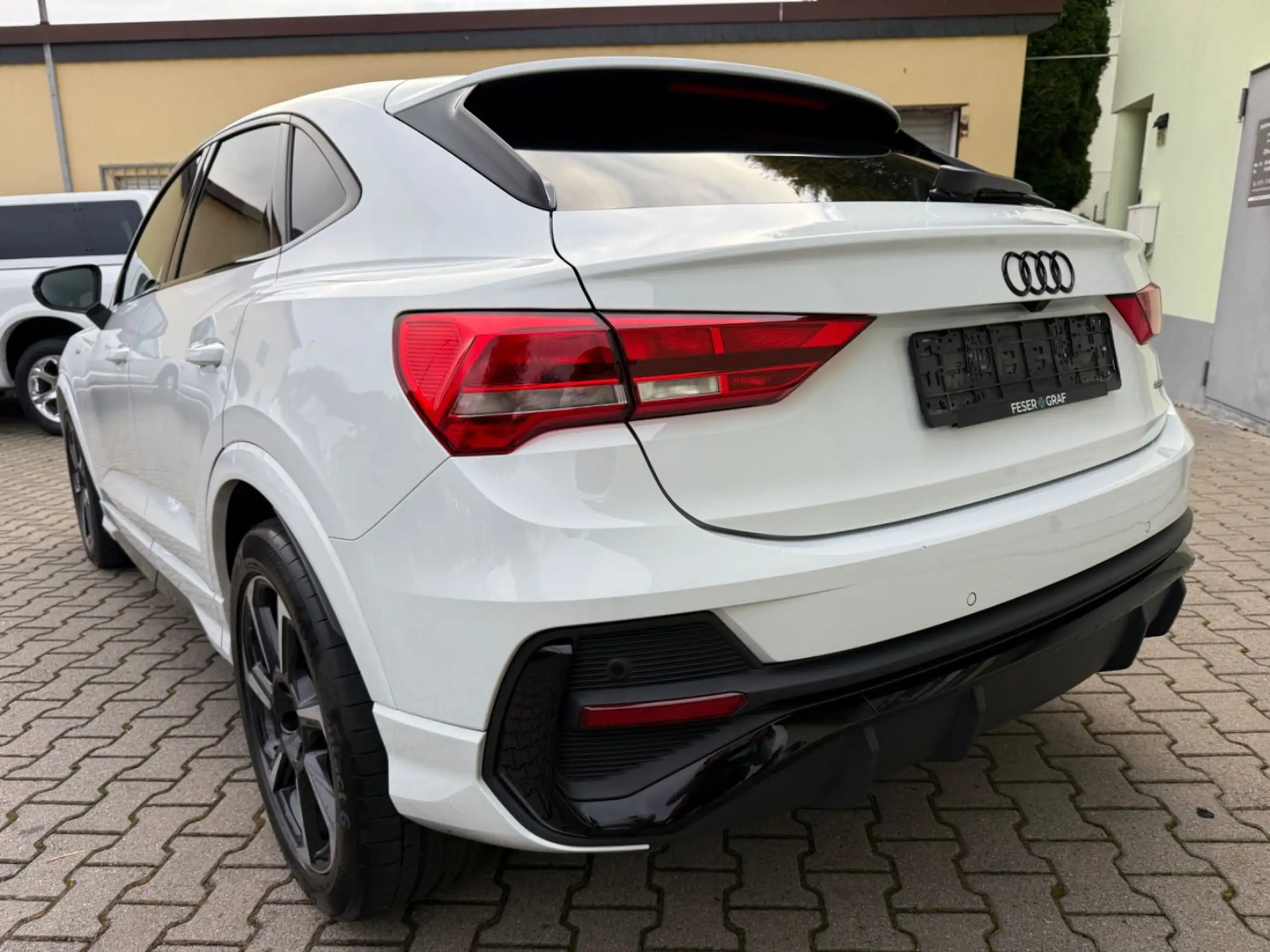 Audi - Q3