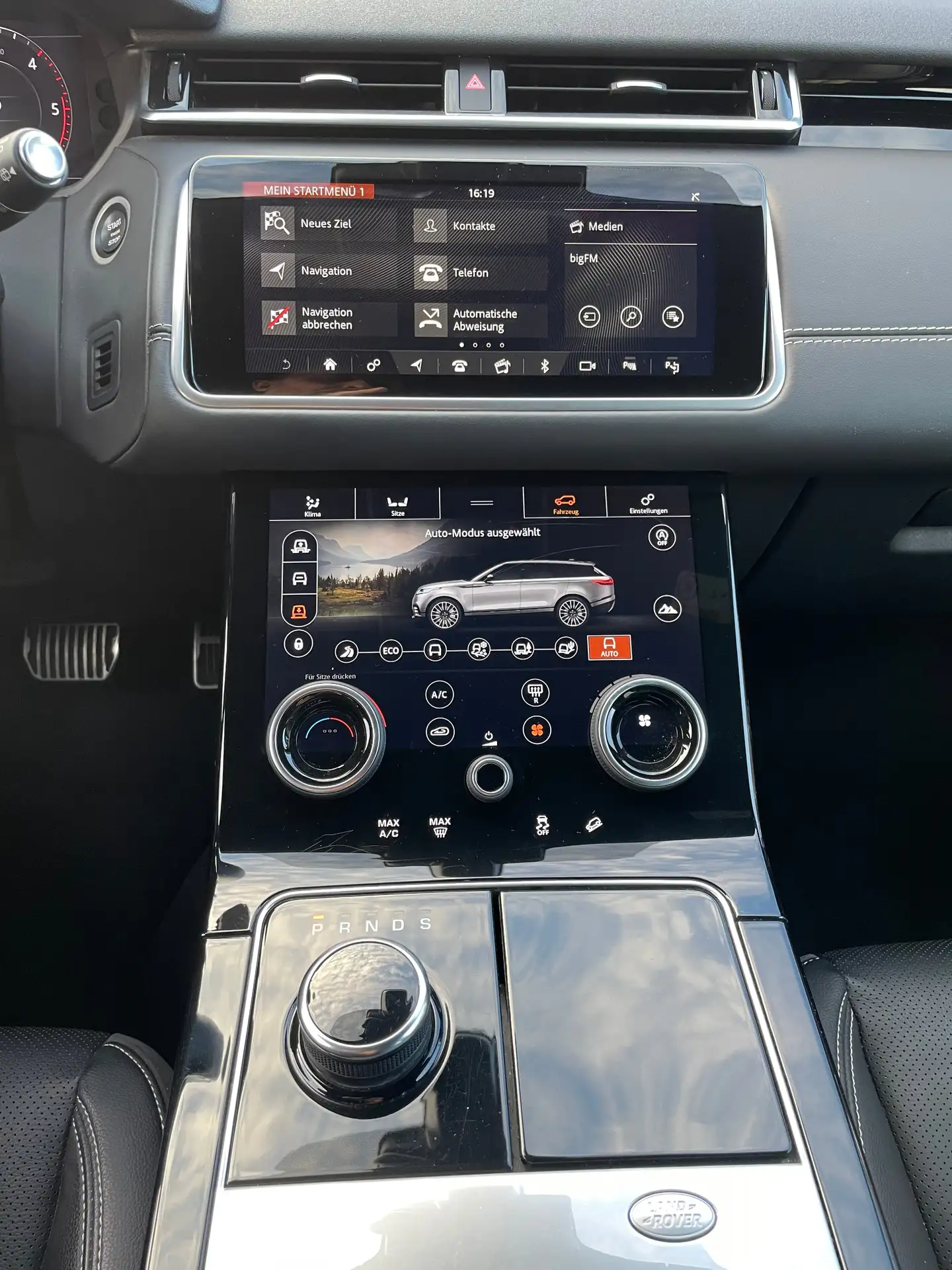 Land Rover - Range Rover Velar