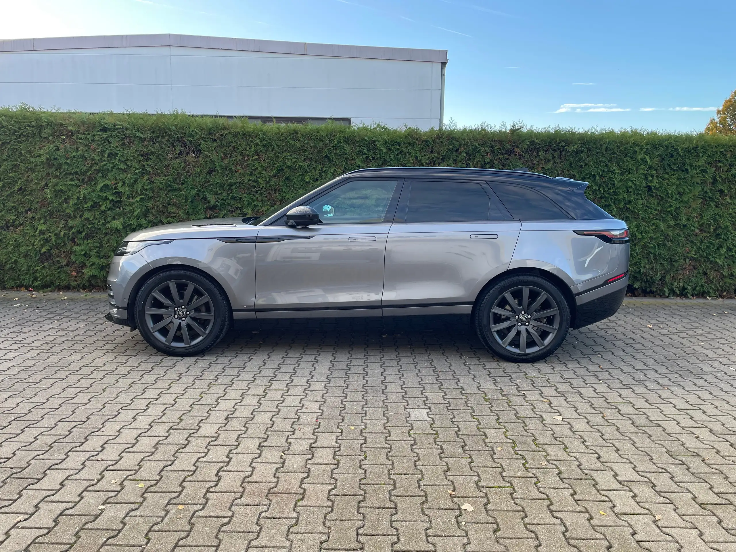 Land Rover - Range Rover Velar