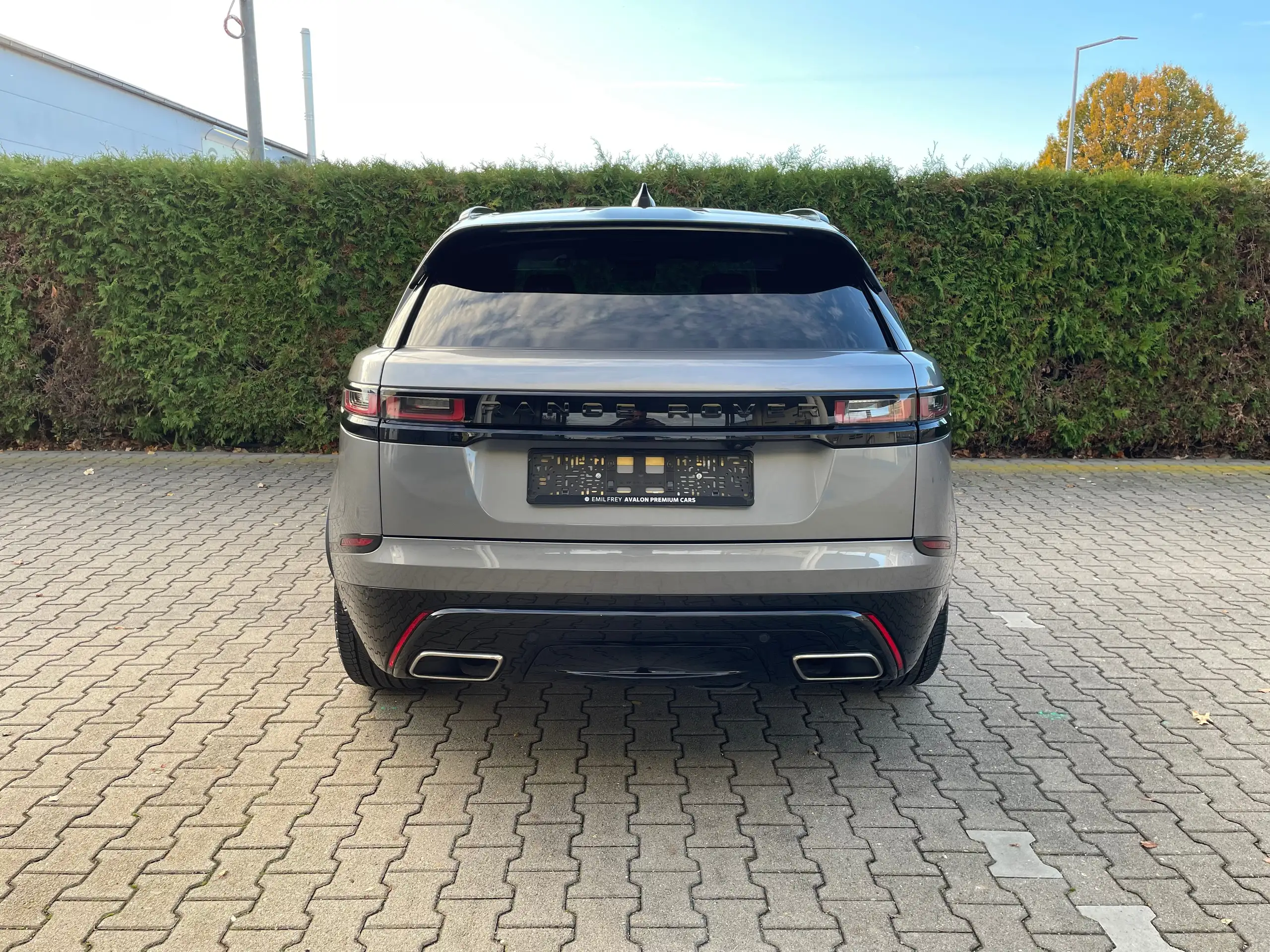 Land Rover - Range Rover Velar