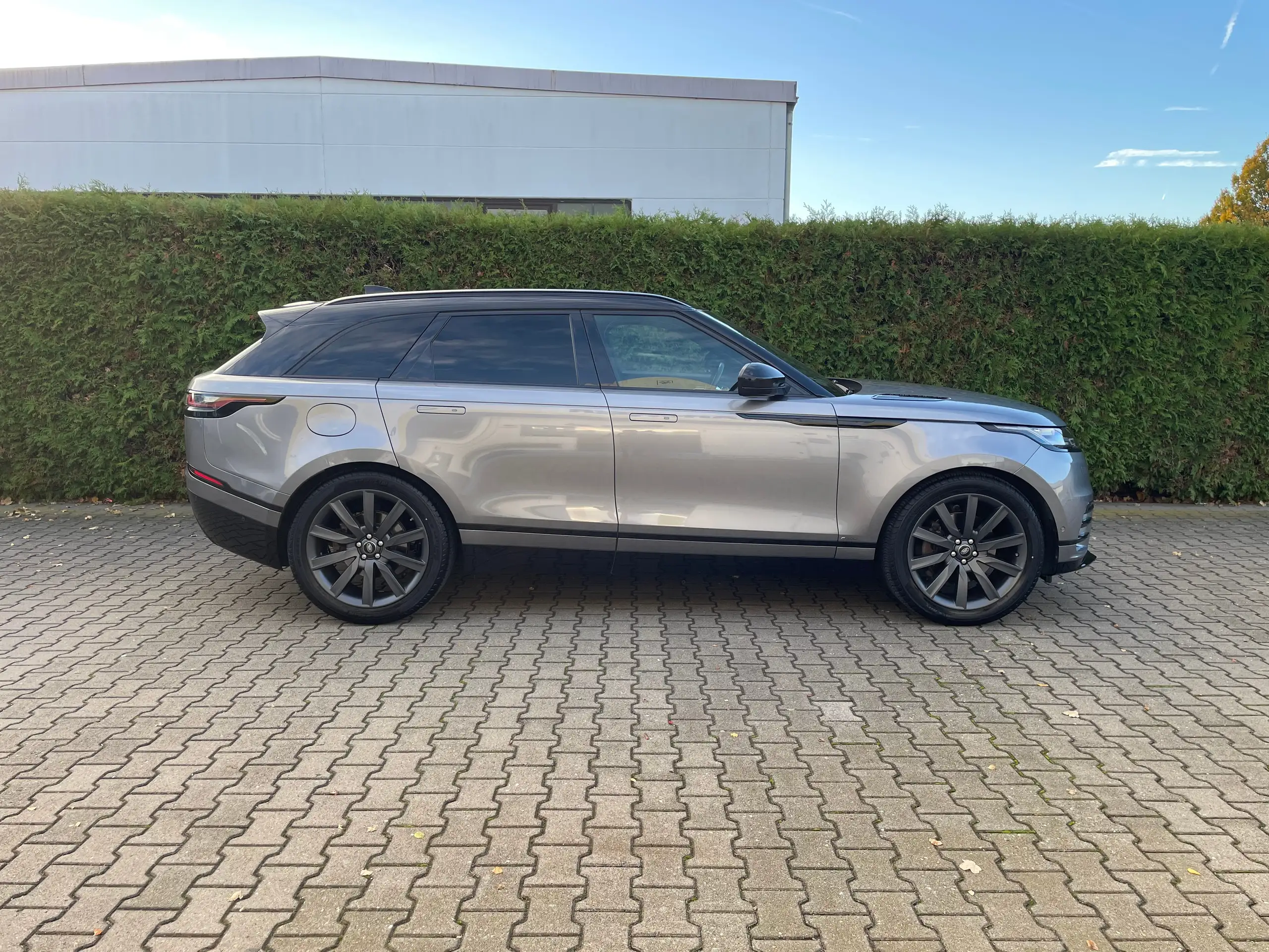 Land Rover - Range Rover Velar