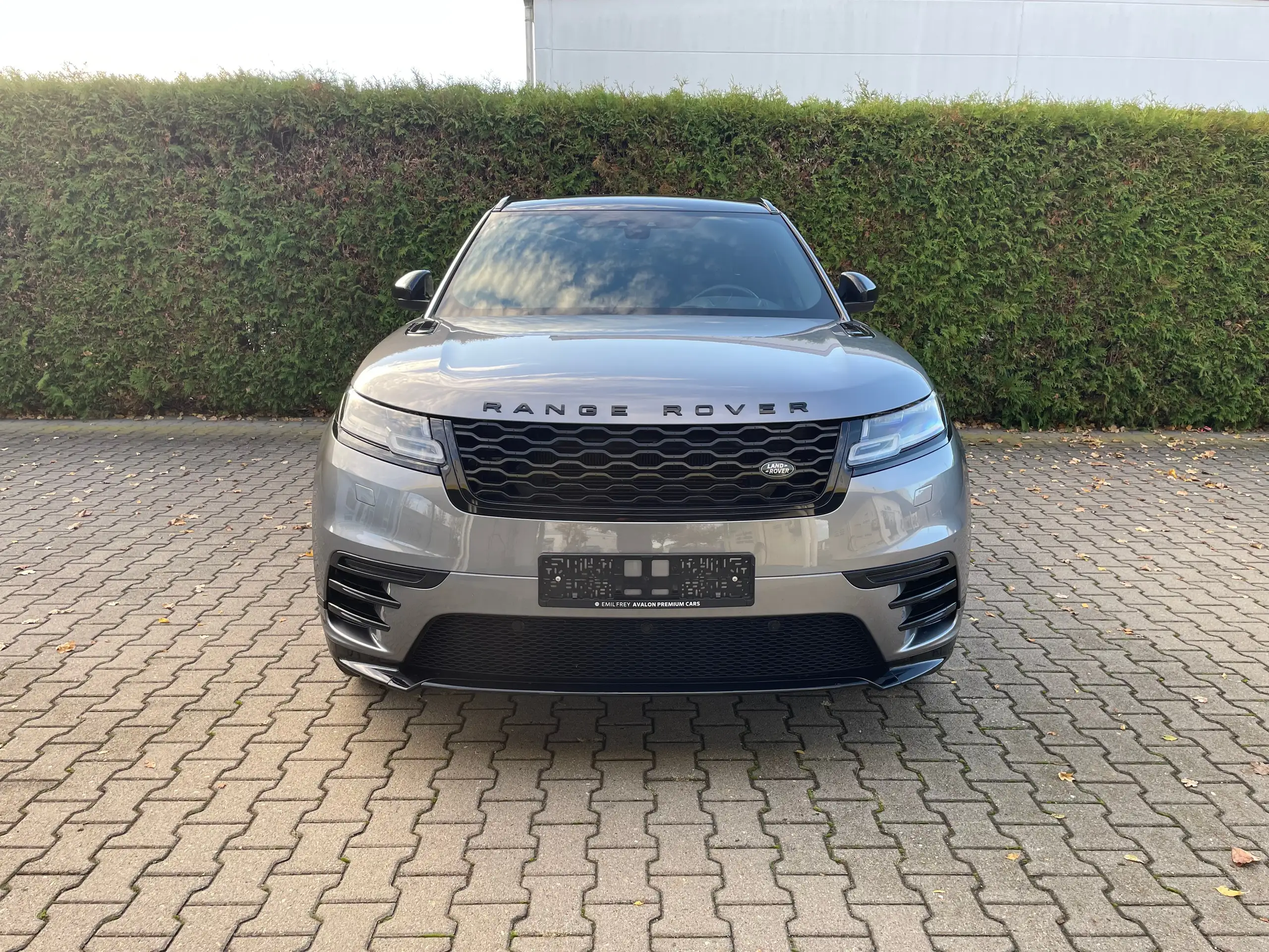 Land Rover - Range Rover Velar