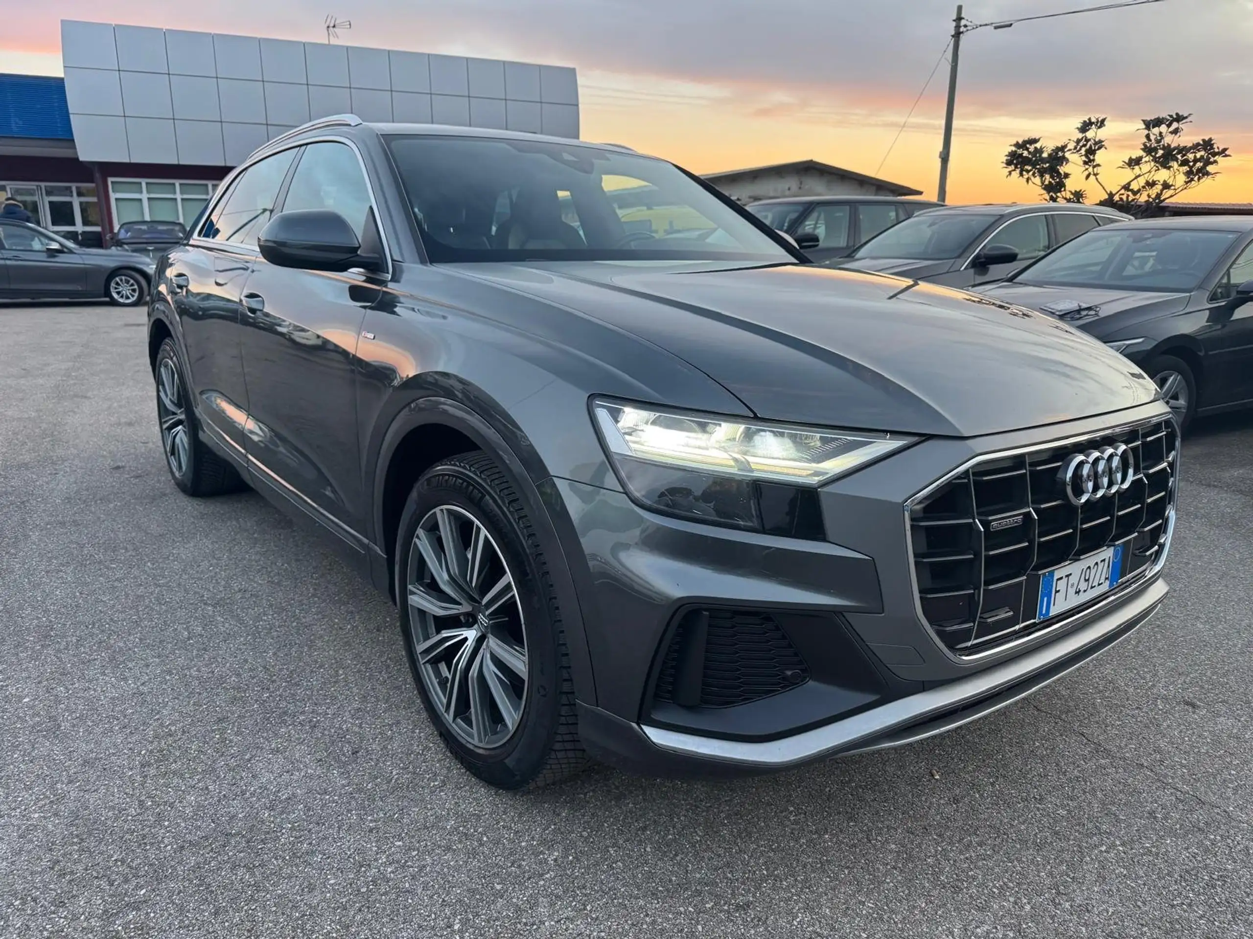 Audi - Q8