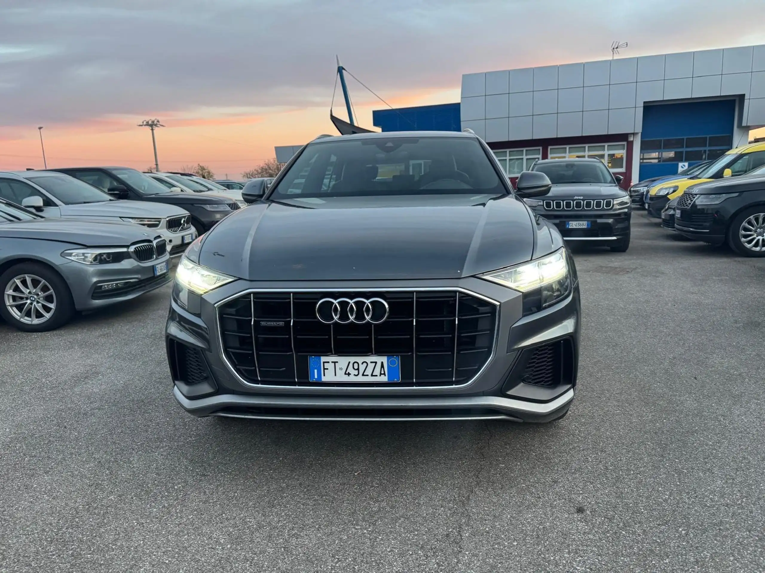 Audi - Q8