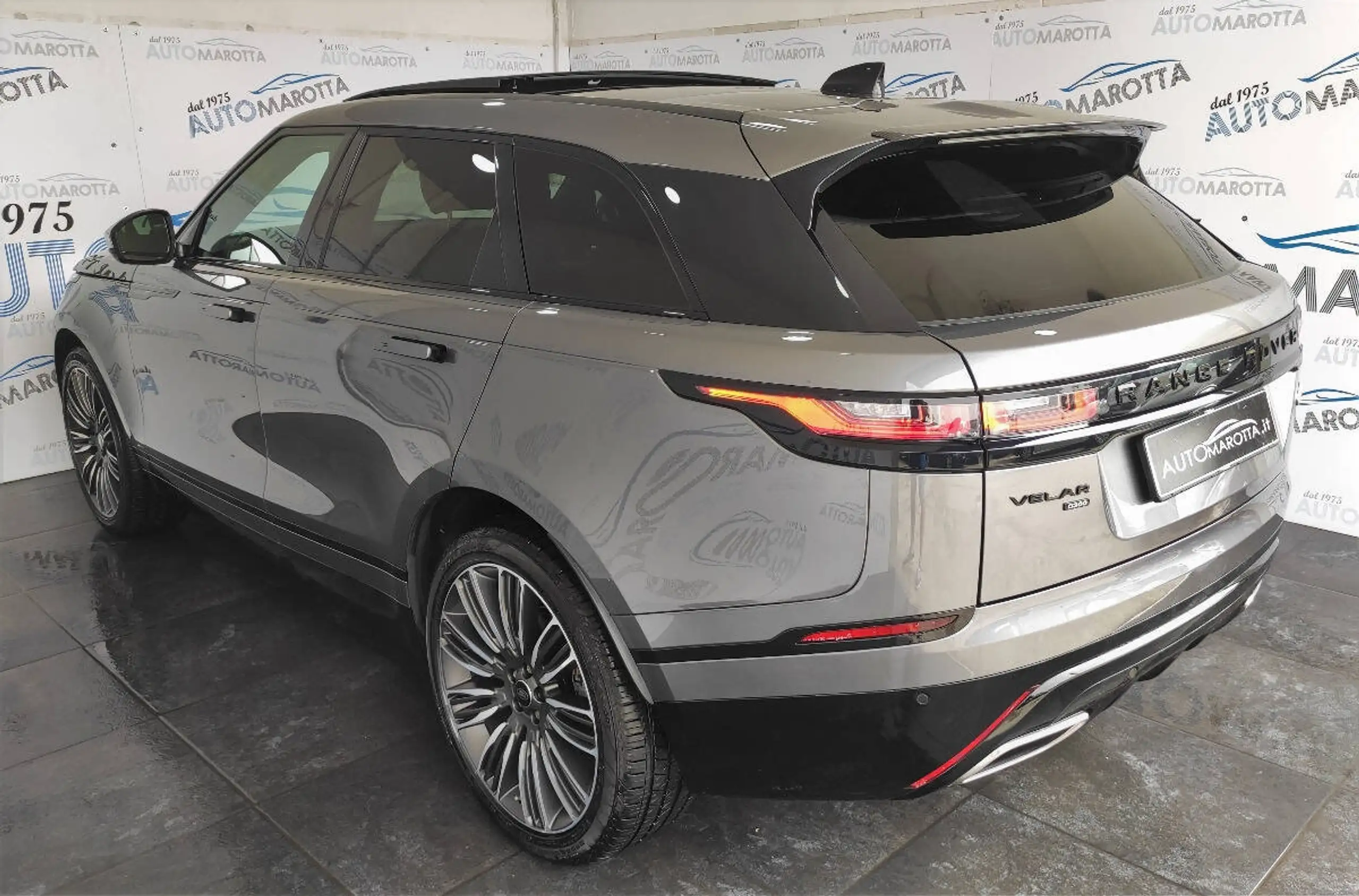 Land Rover - Range Rover Velar