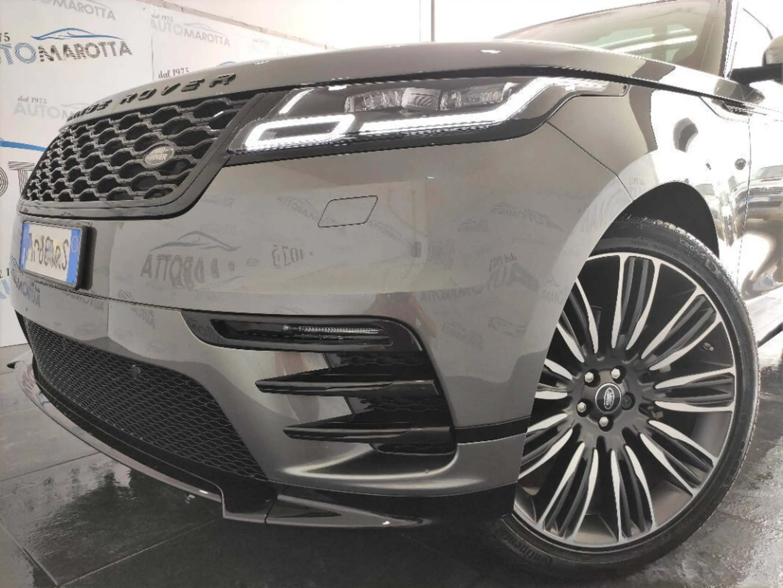 Land Rover - Range Rover Velar