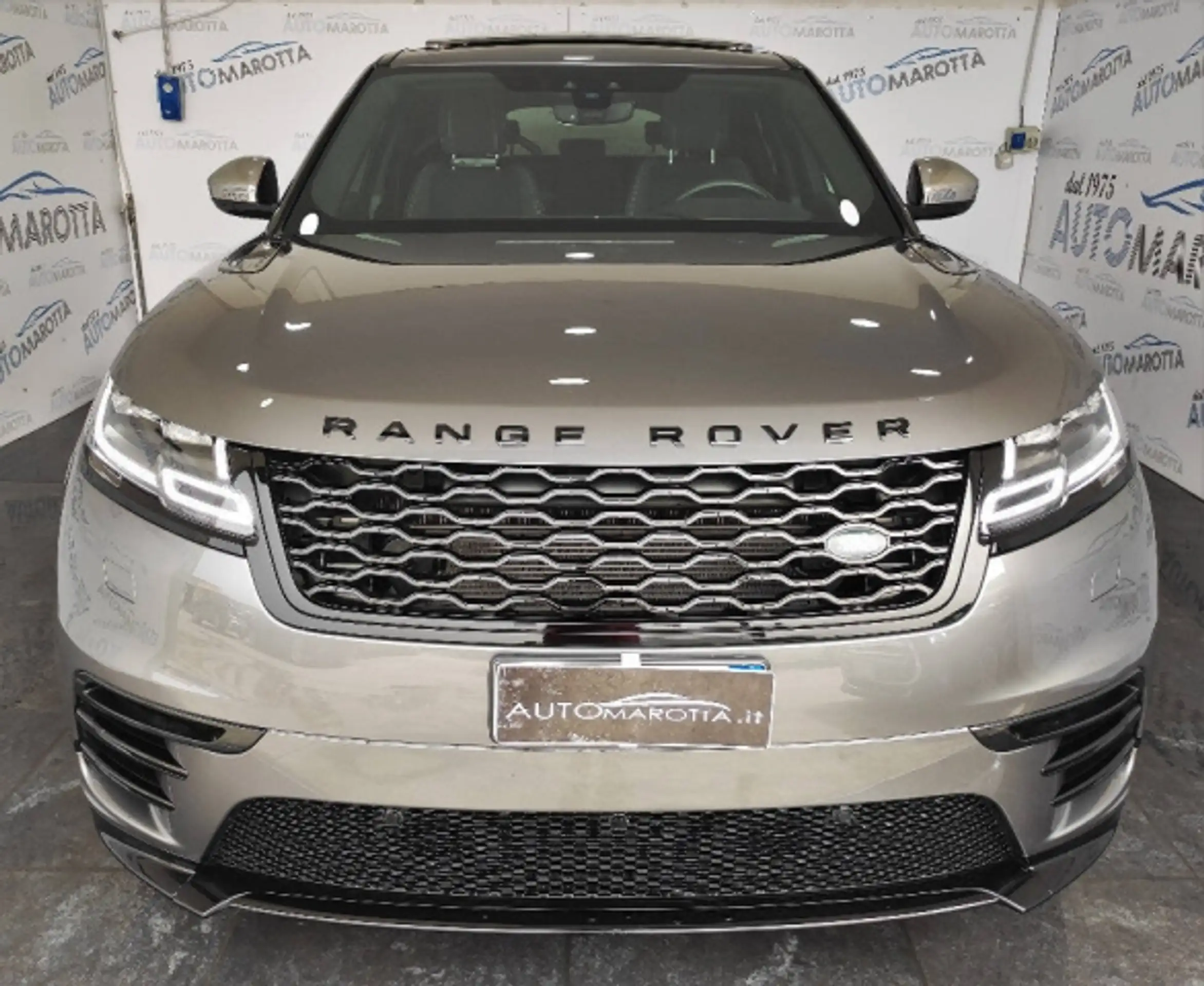 Land Rover - Range Rover Velar