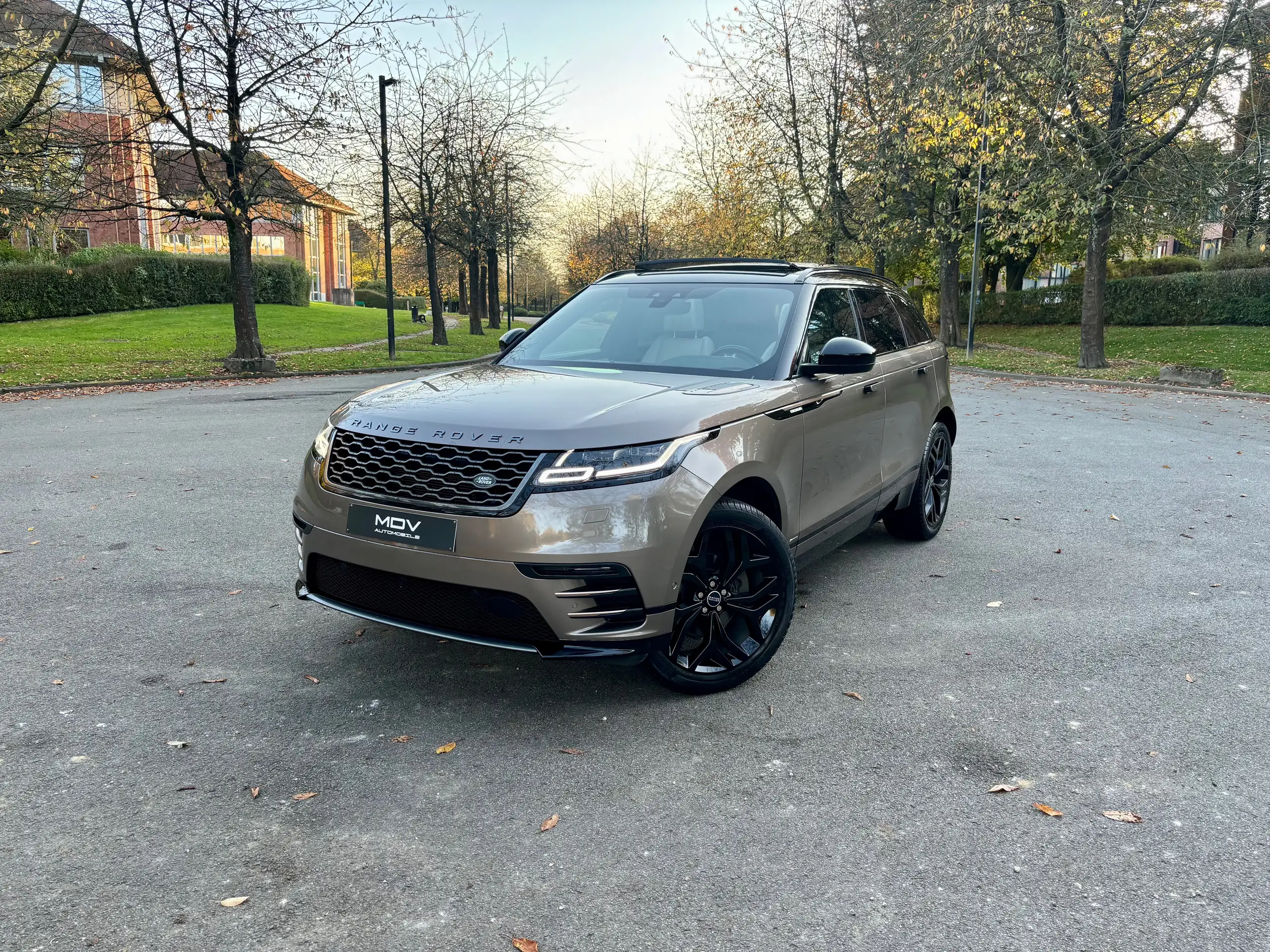 Land Rover - Range Rover Velar